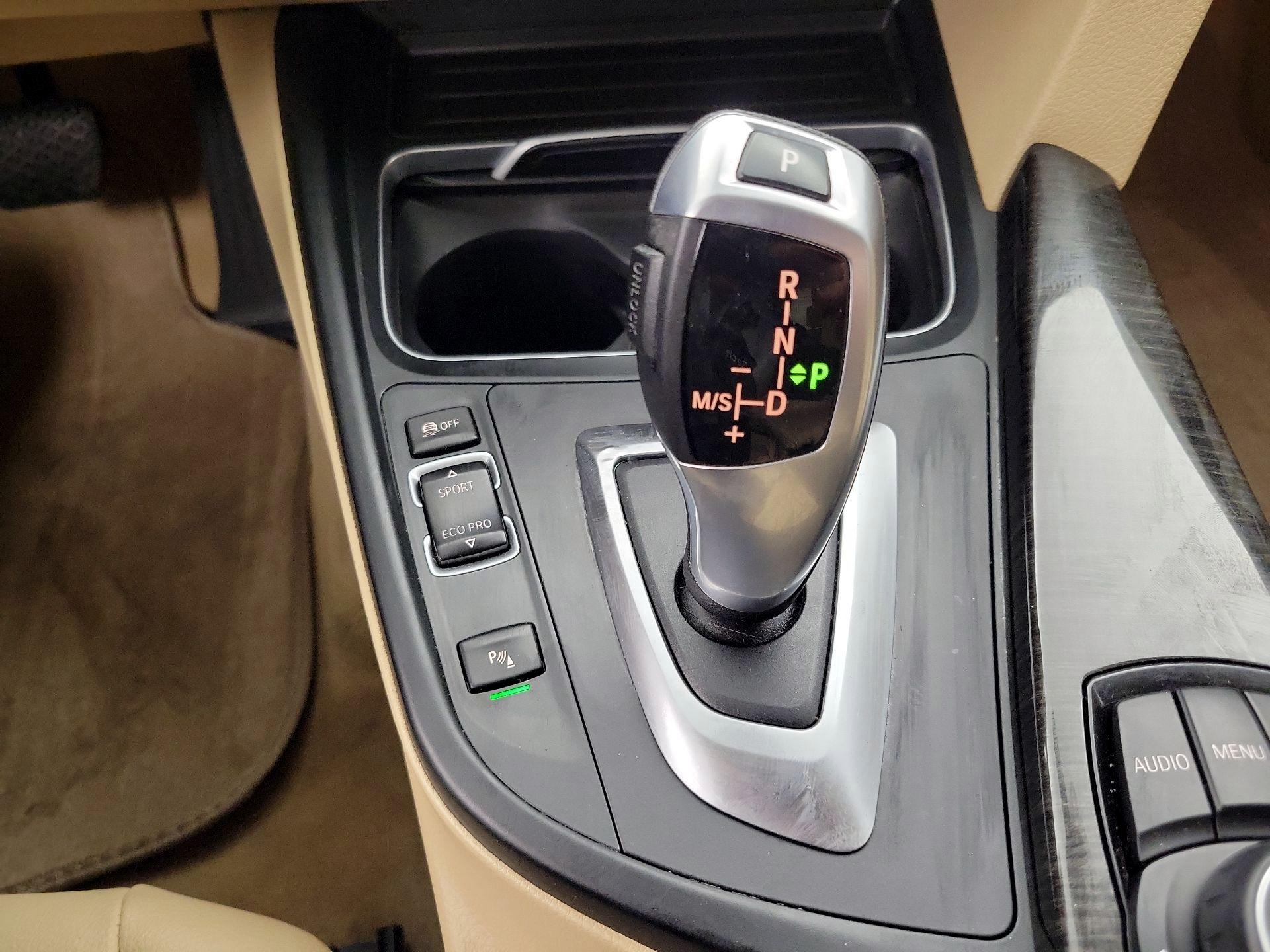 Thumbnail: 2016 BMW 3 Series - 17