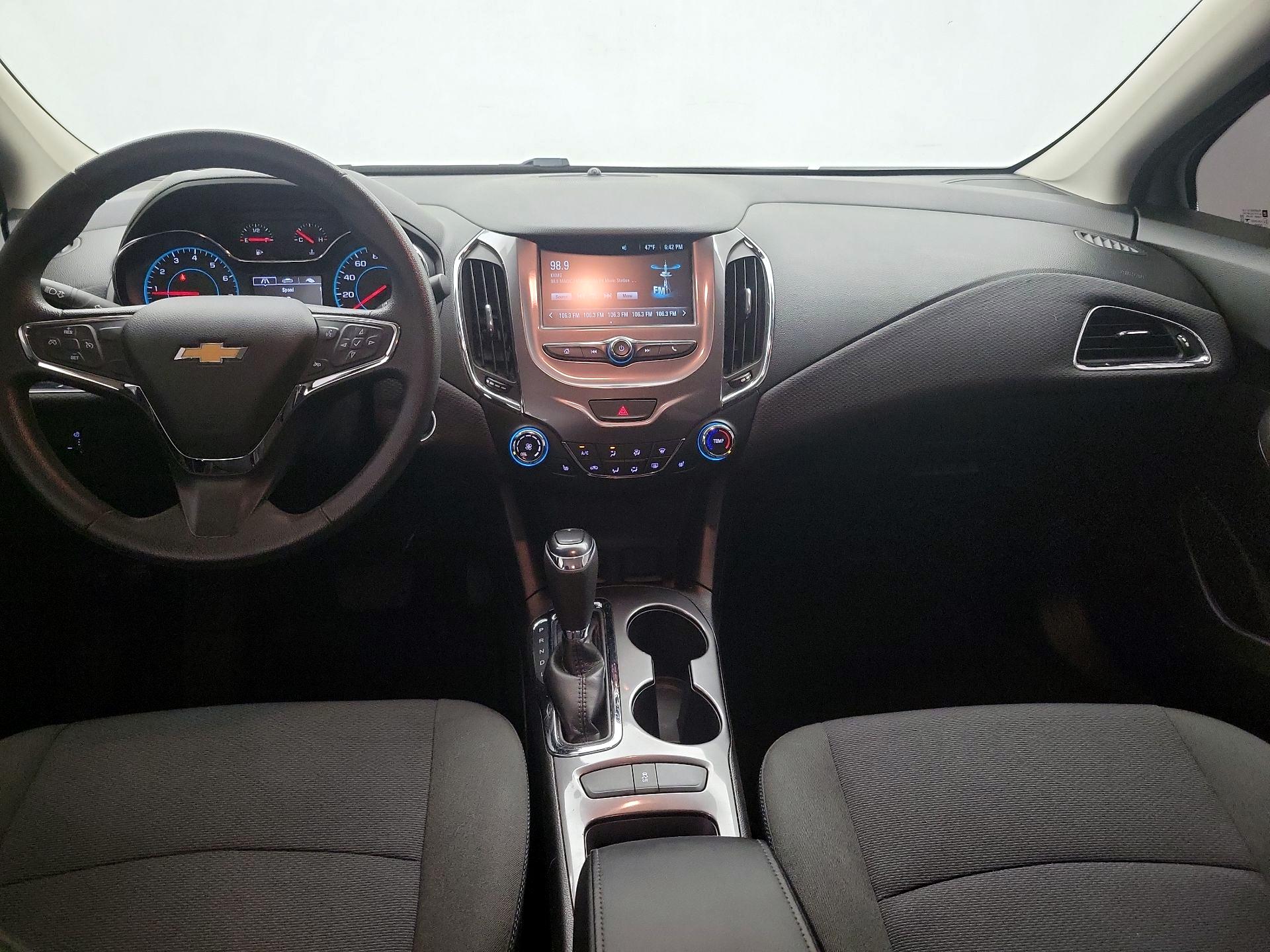 Thumbnail: 2018 Chevrolet Cruze - 9