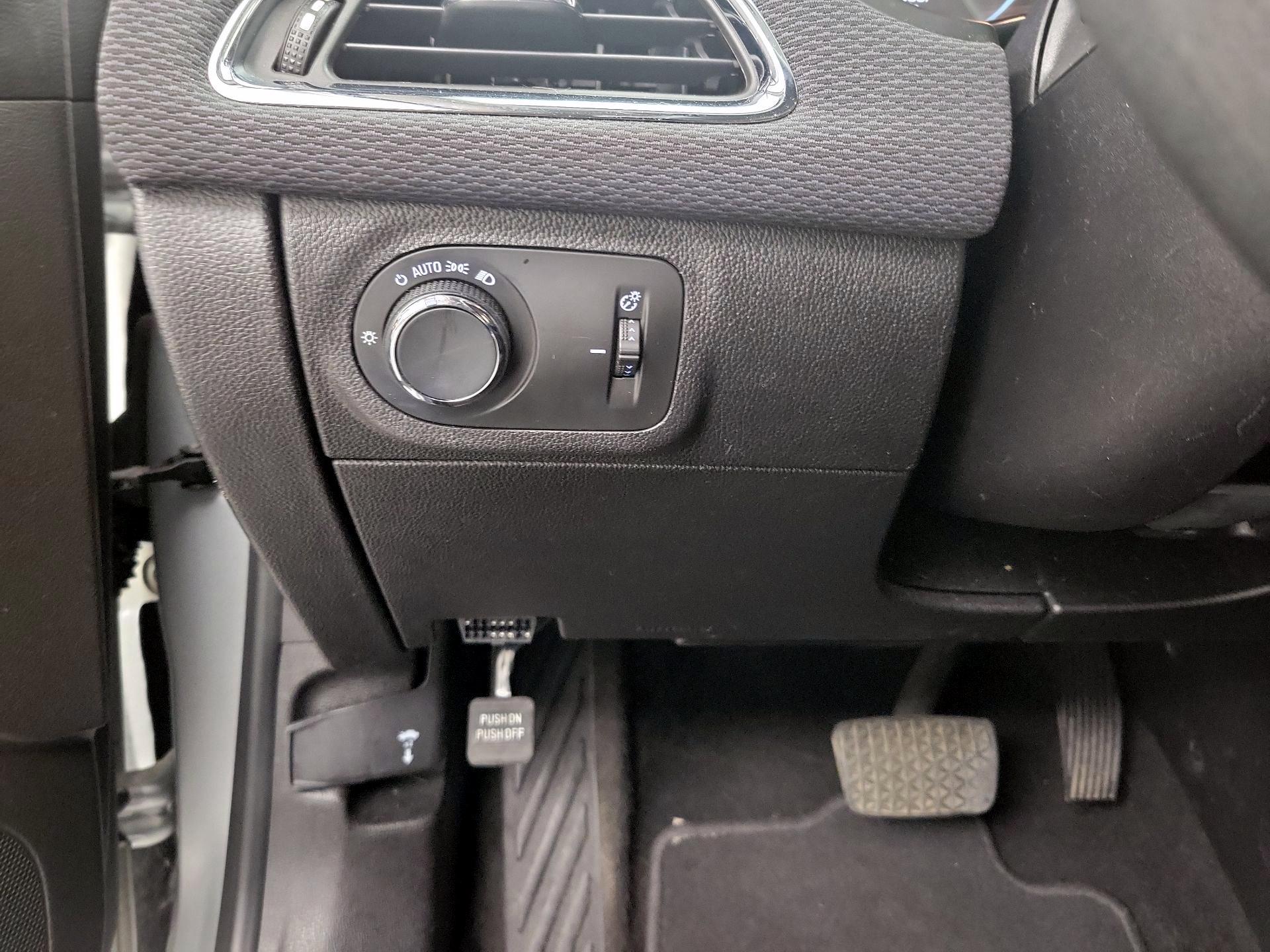 Thumbnail: 2018 Chevrolet Cruze - 13