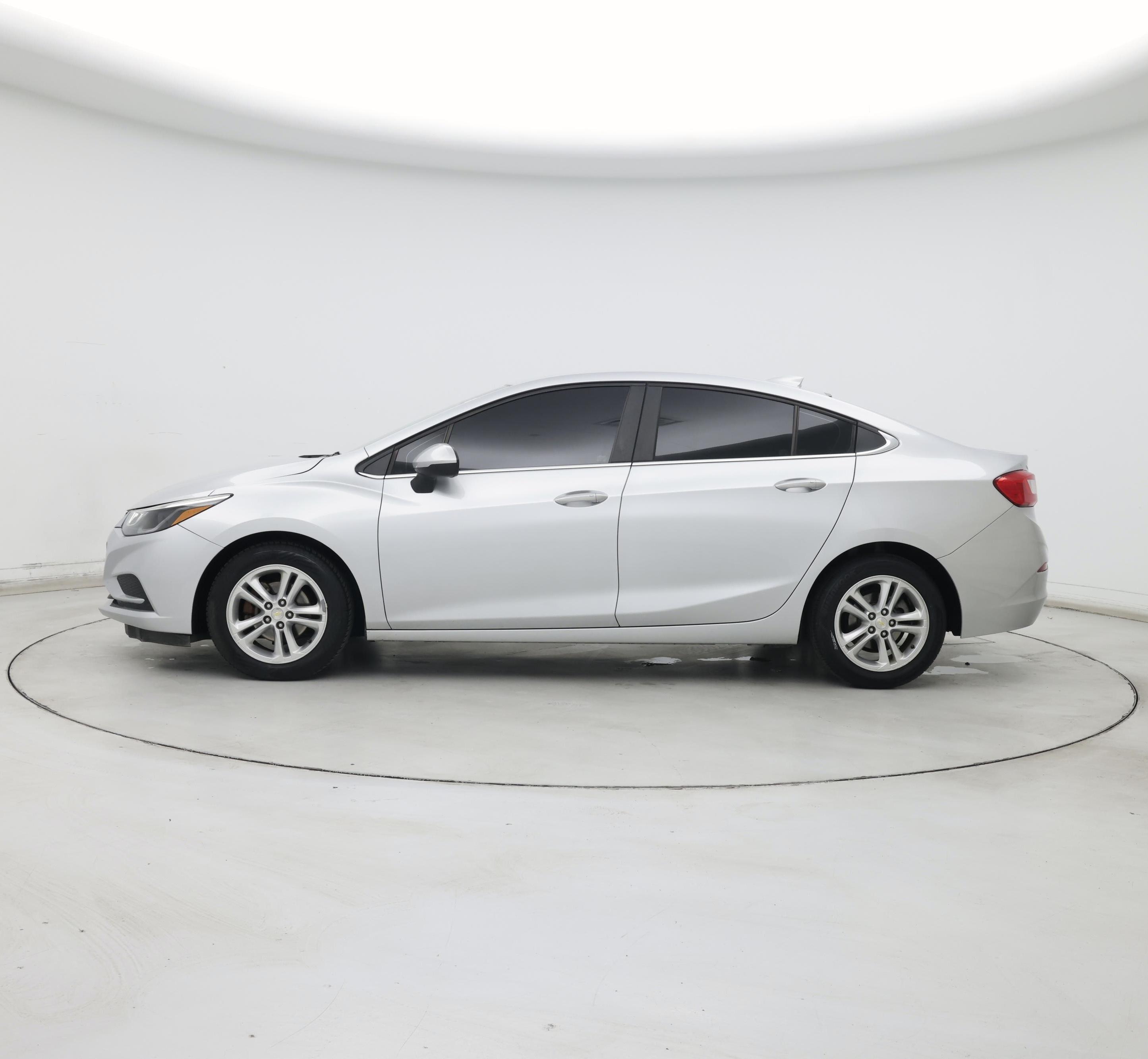 Thumbnail: 2018 Chevrolet Cruze - 3