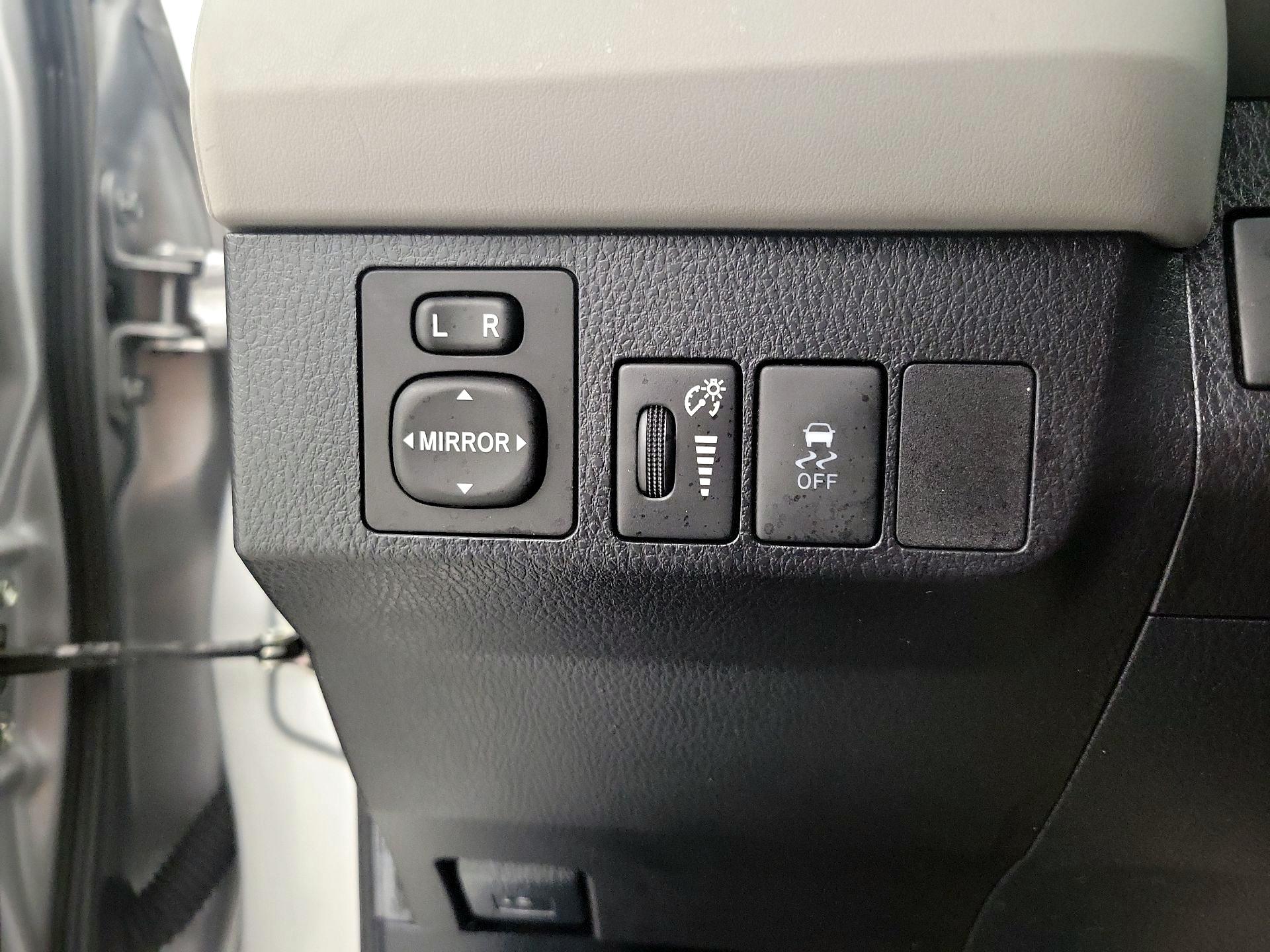 Thumbnail: 2015 Toyota RAV4 - 13