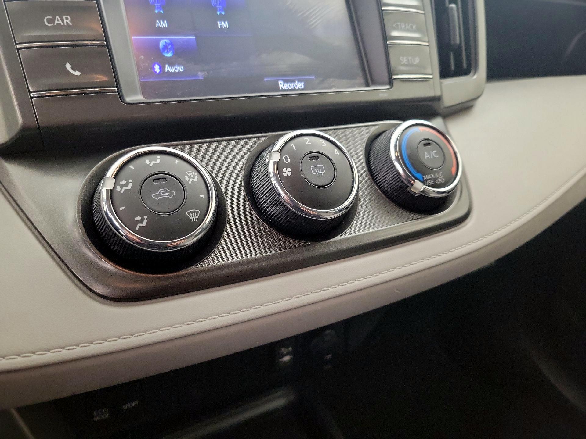 Thumbnail: 2015 Toyota RAV4 - 16