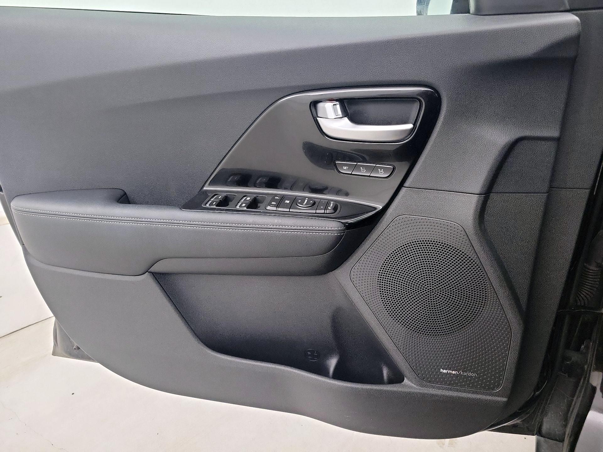 Thumbnail: 2022 Kia Niro - 12