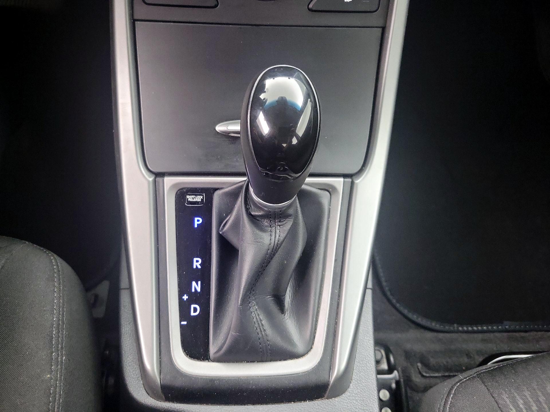 Thumbnail: 2016 Hyundai Elantra - 17
