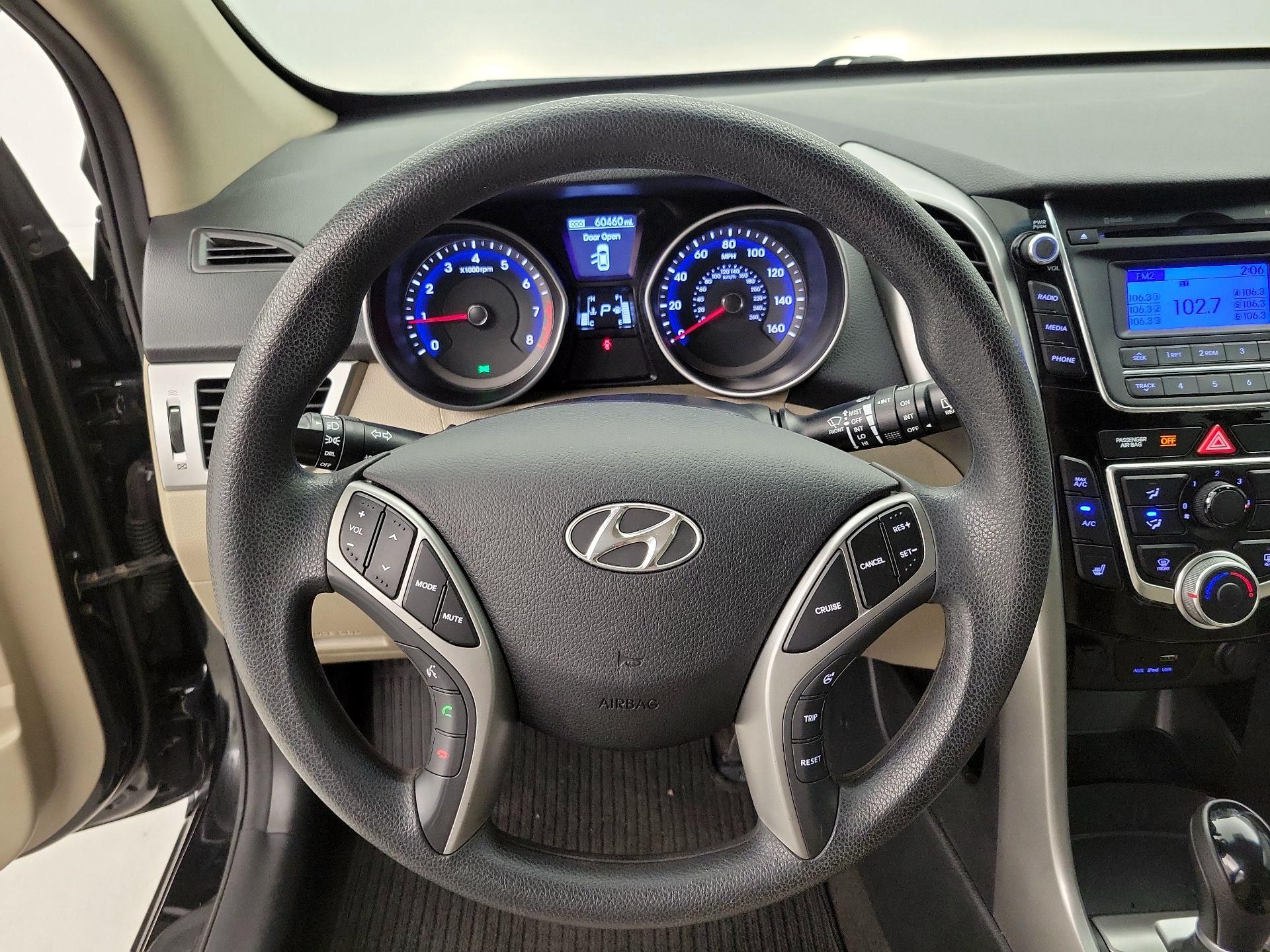 Thumbnail: 2015 Hyundai Elantra - 10