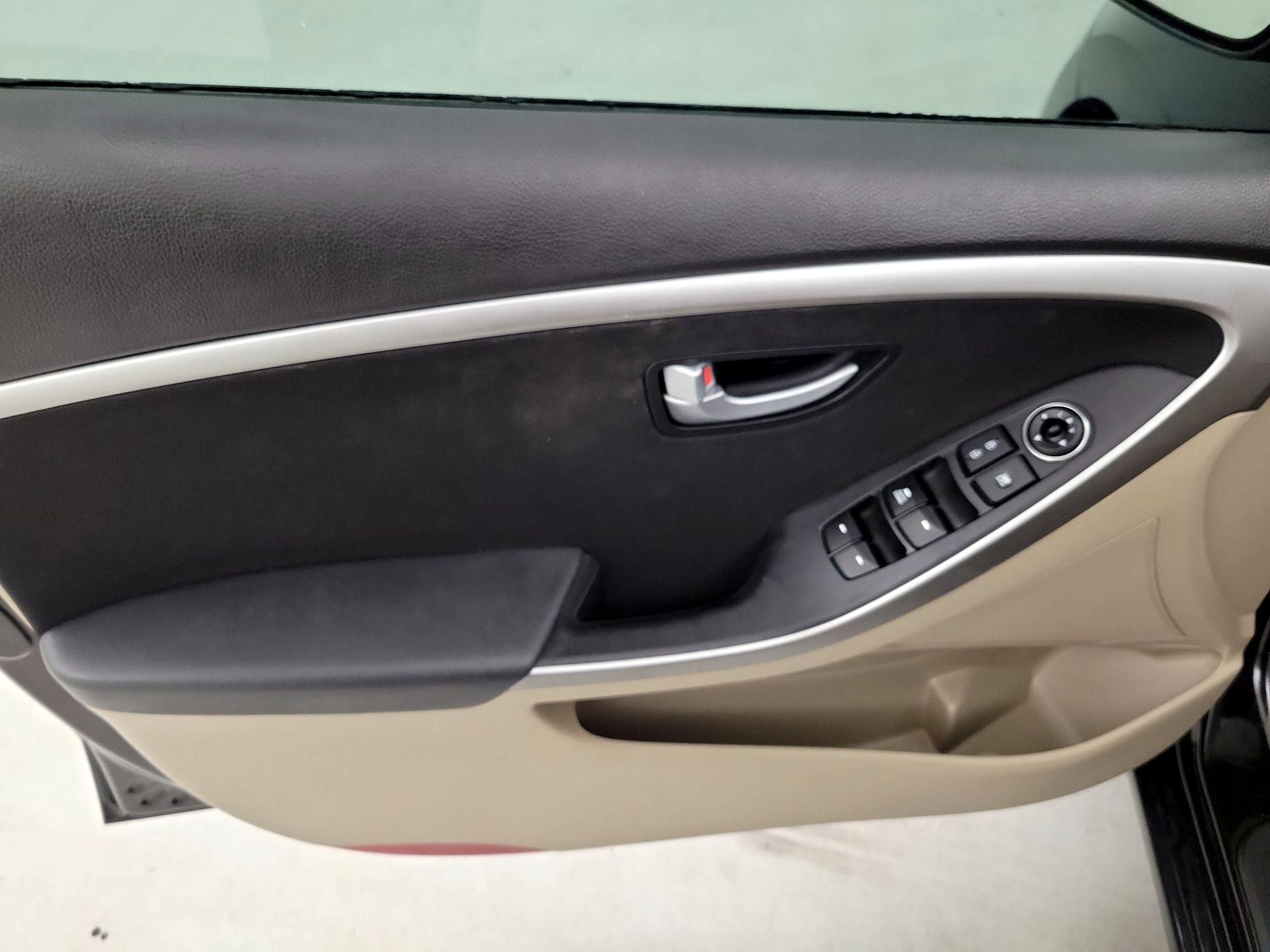 Thumbnail: 2015 Hyundai Elantra - 12