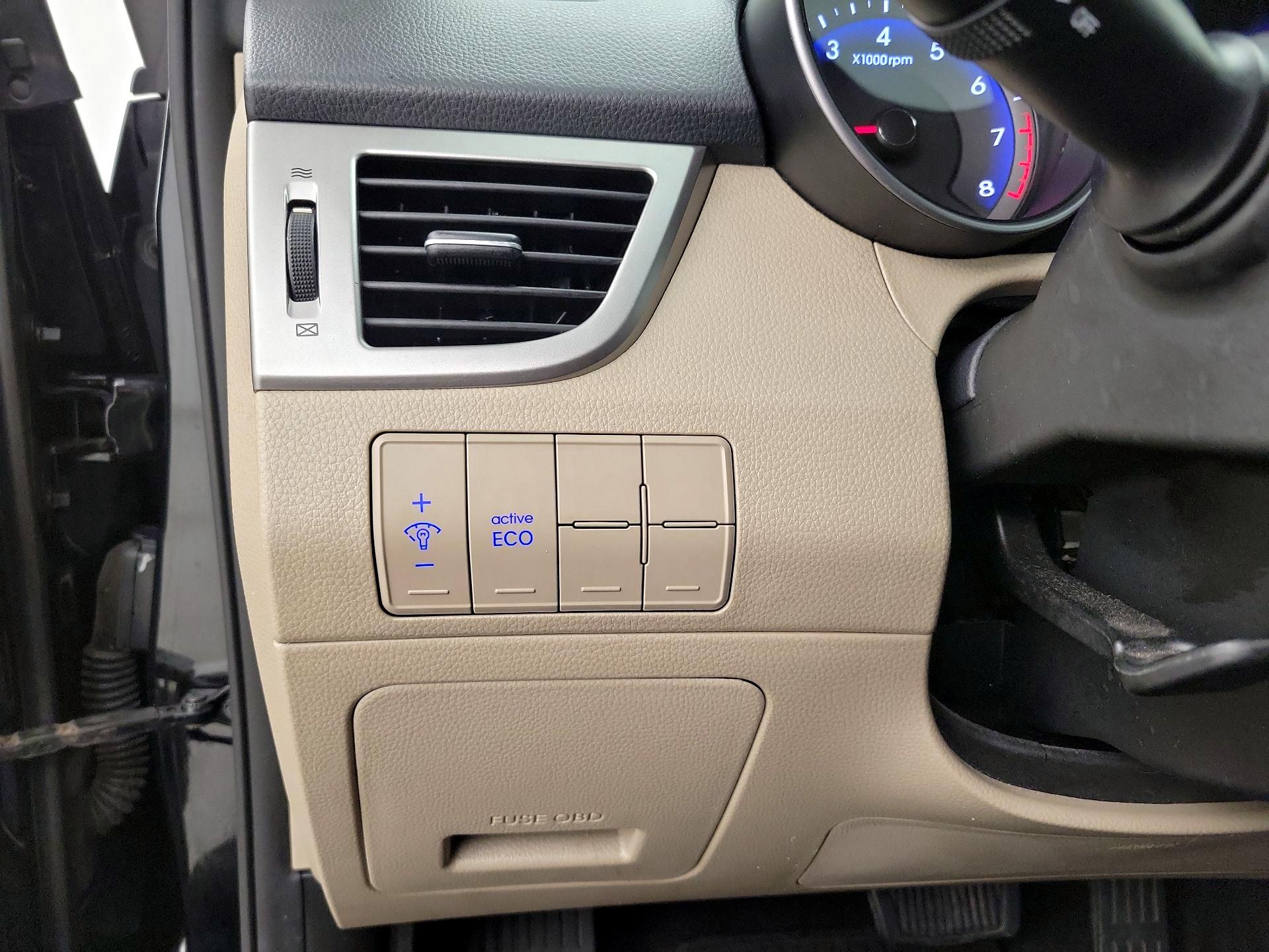 Thumbnail: 2015 Hyundai Elantra - 13