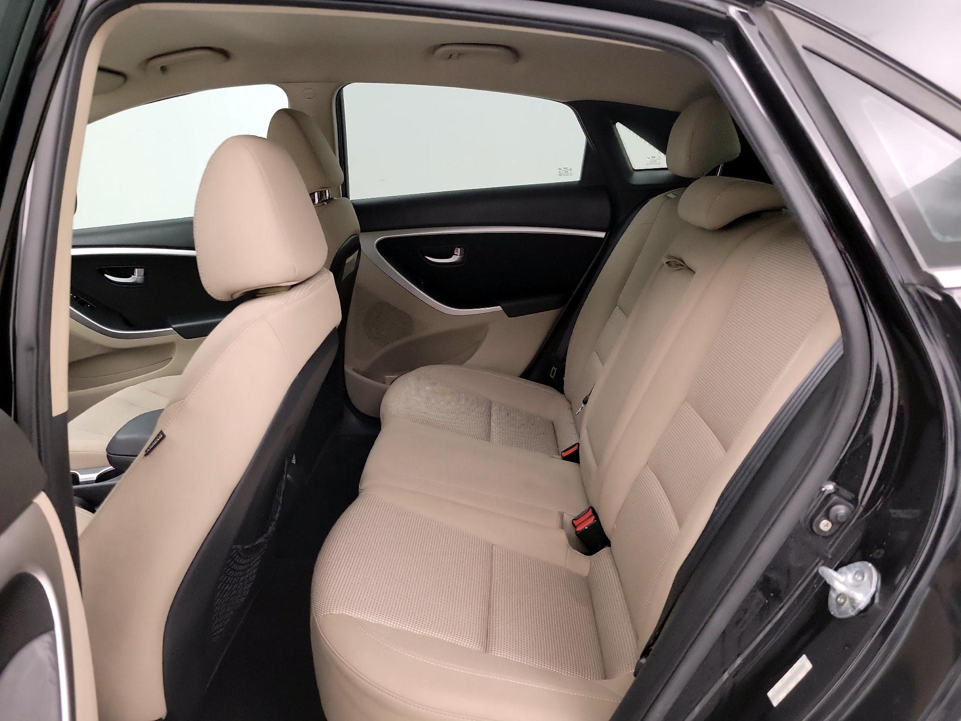 Thumbnail: 2015 Hyundai Elantra - 18