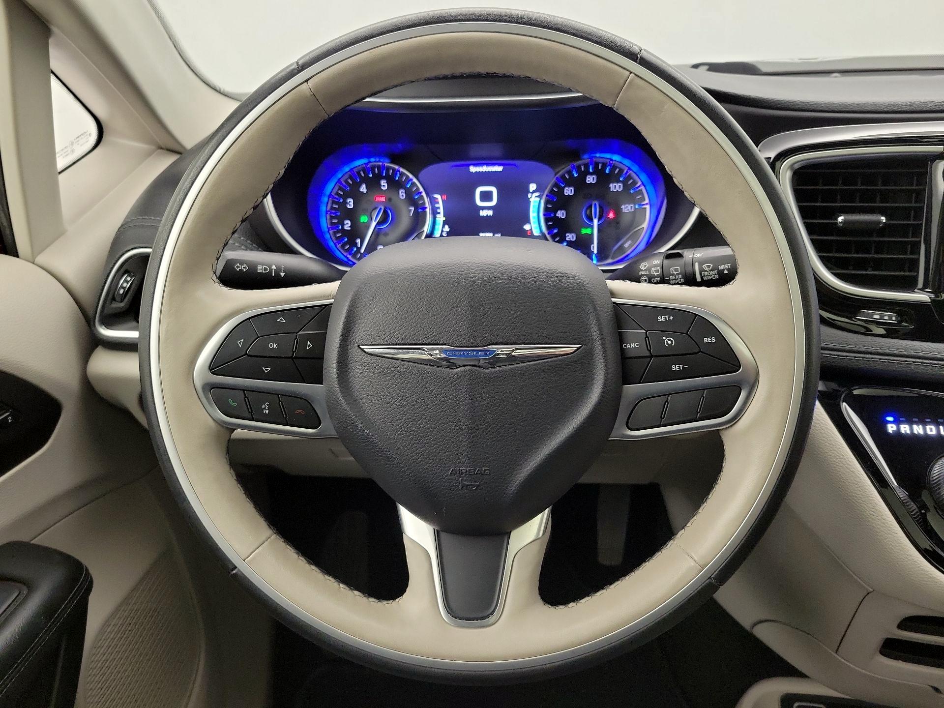 Thumbnail: 2020 Chrysler Pacifica - 10
