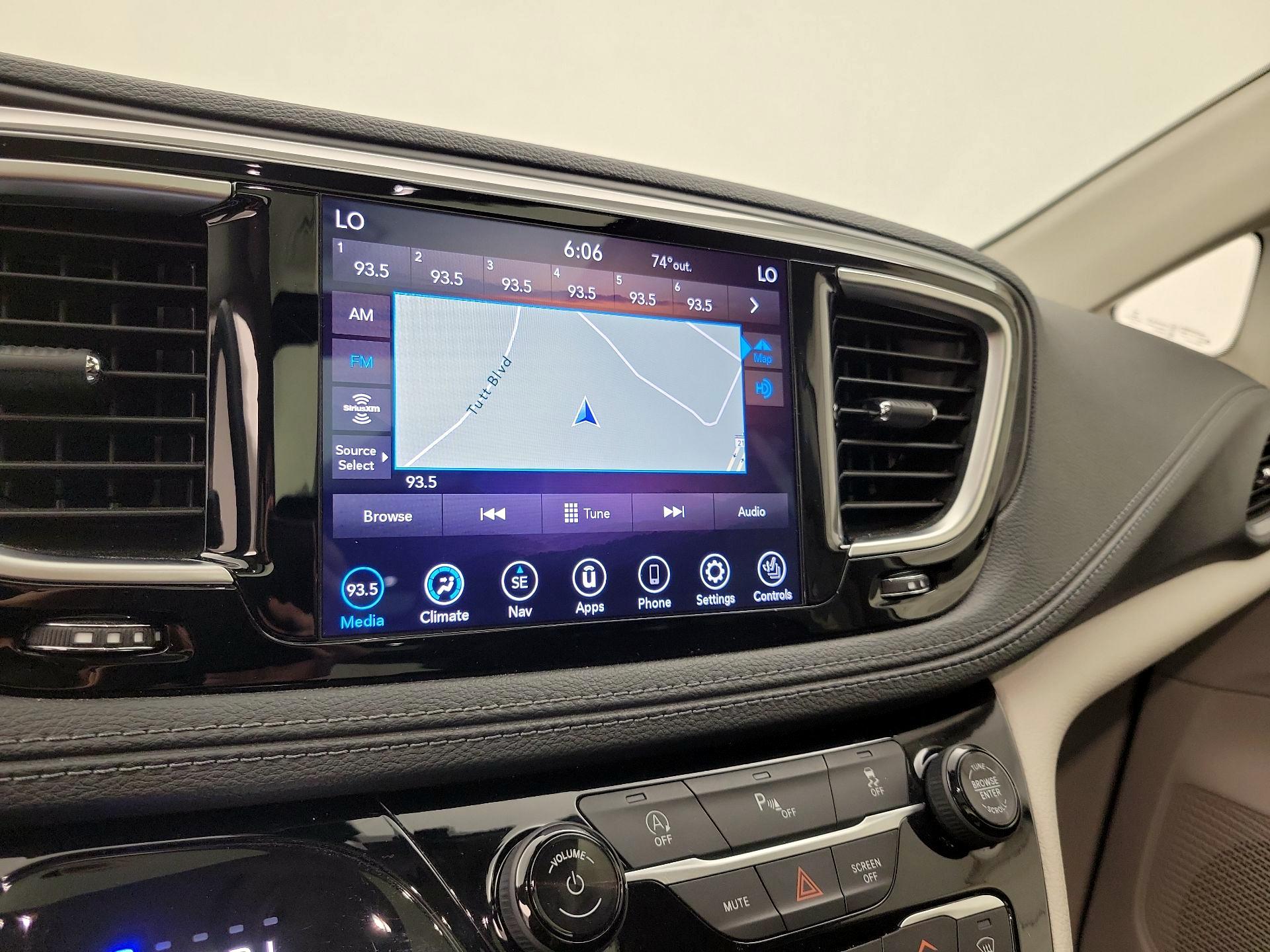 Thumbnail: 2020 Chrysler Pacifica - 14