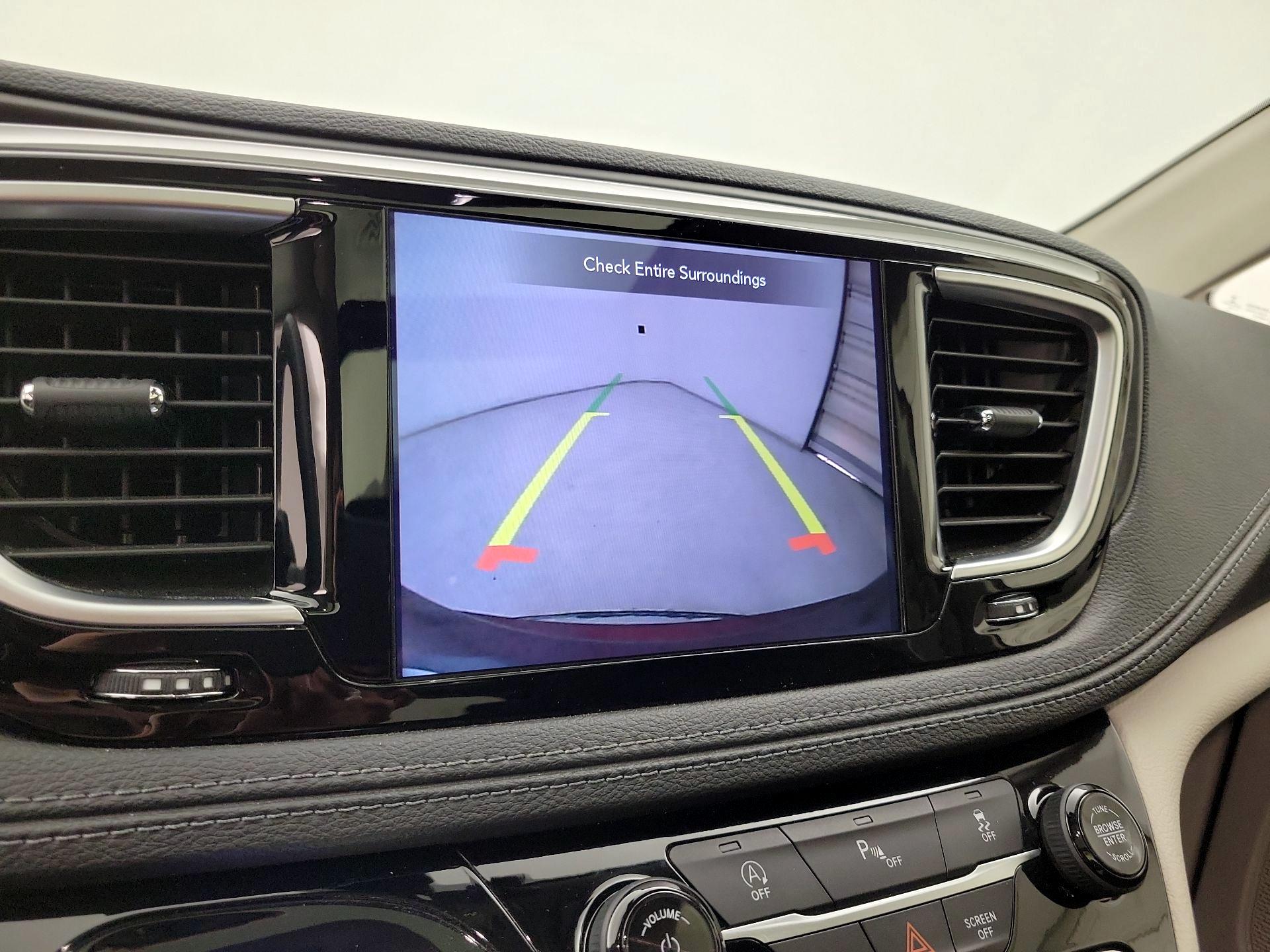 Thumbnail: 2020 Chrysler Pacifica - 15