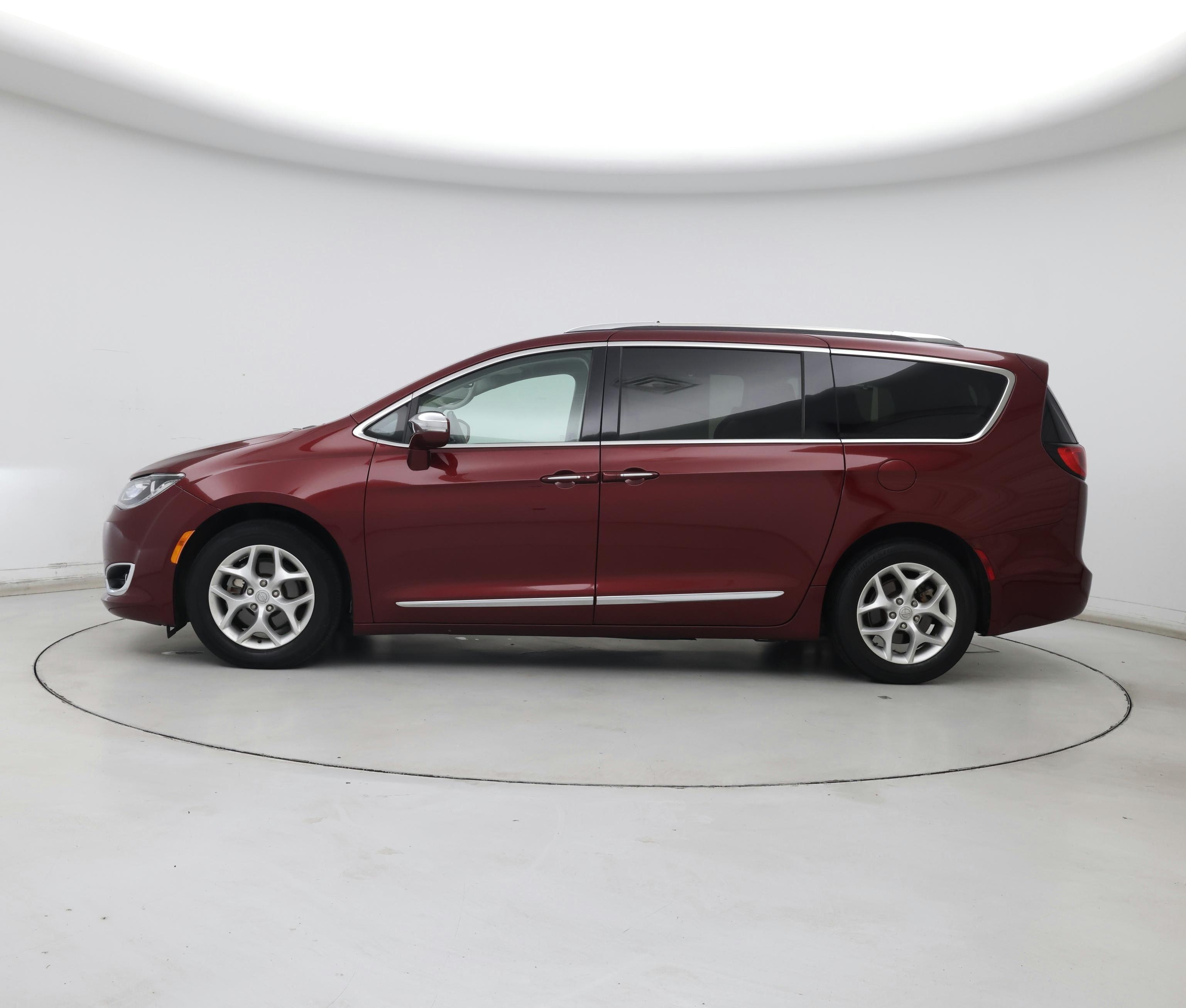 Thumbnail: 2020 Chrysler Pacifica - 3