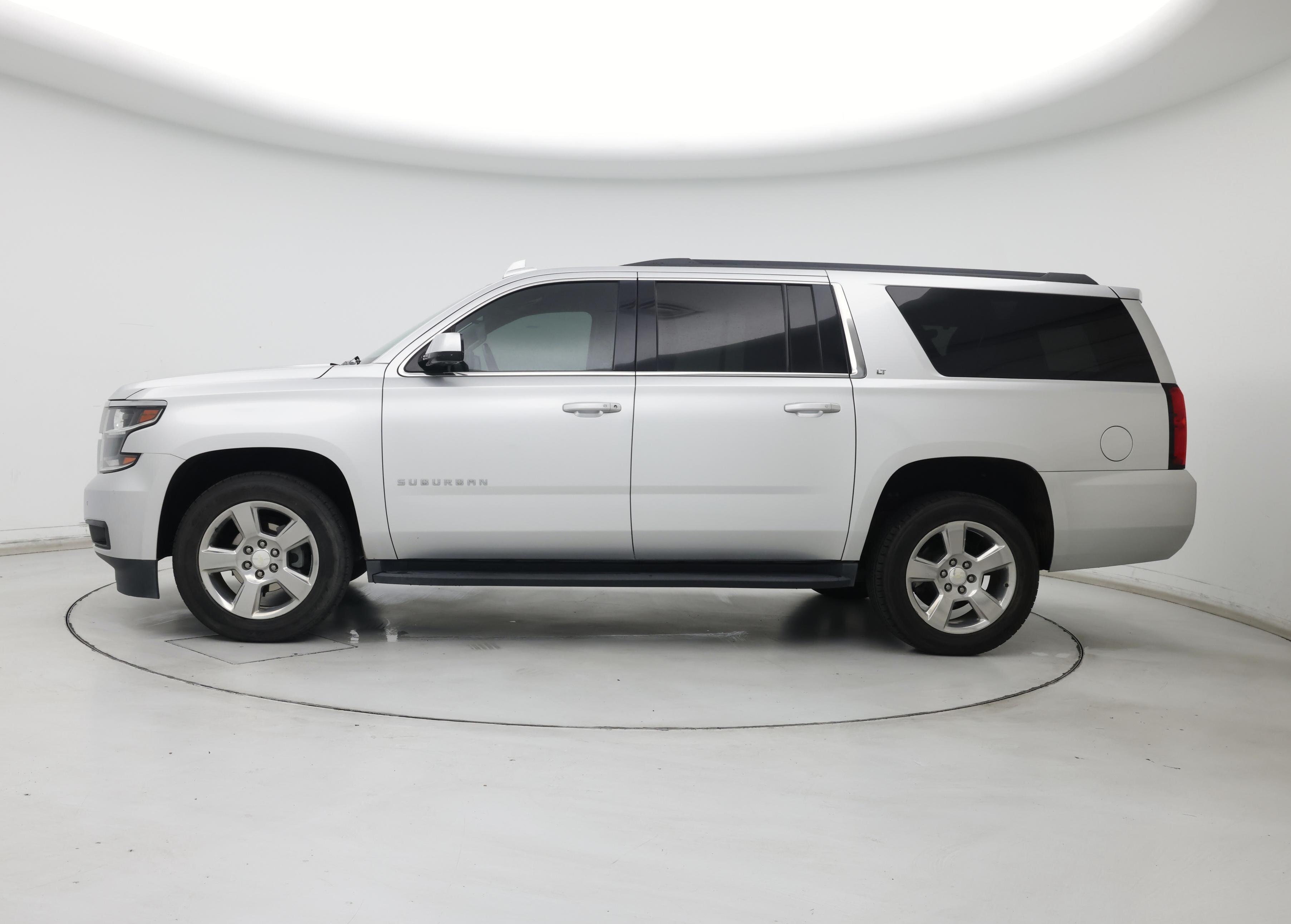Thumbnail: 2019 Chevrolet Suburban - 3