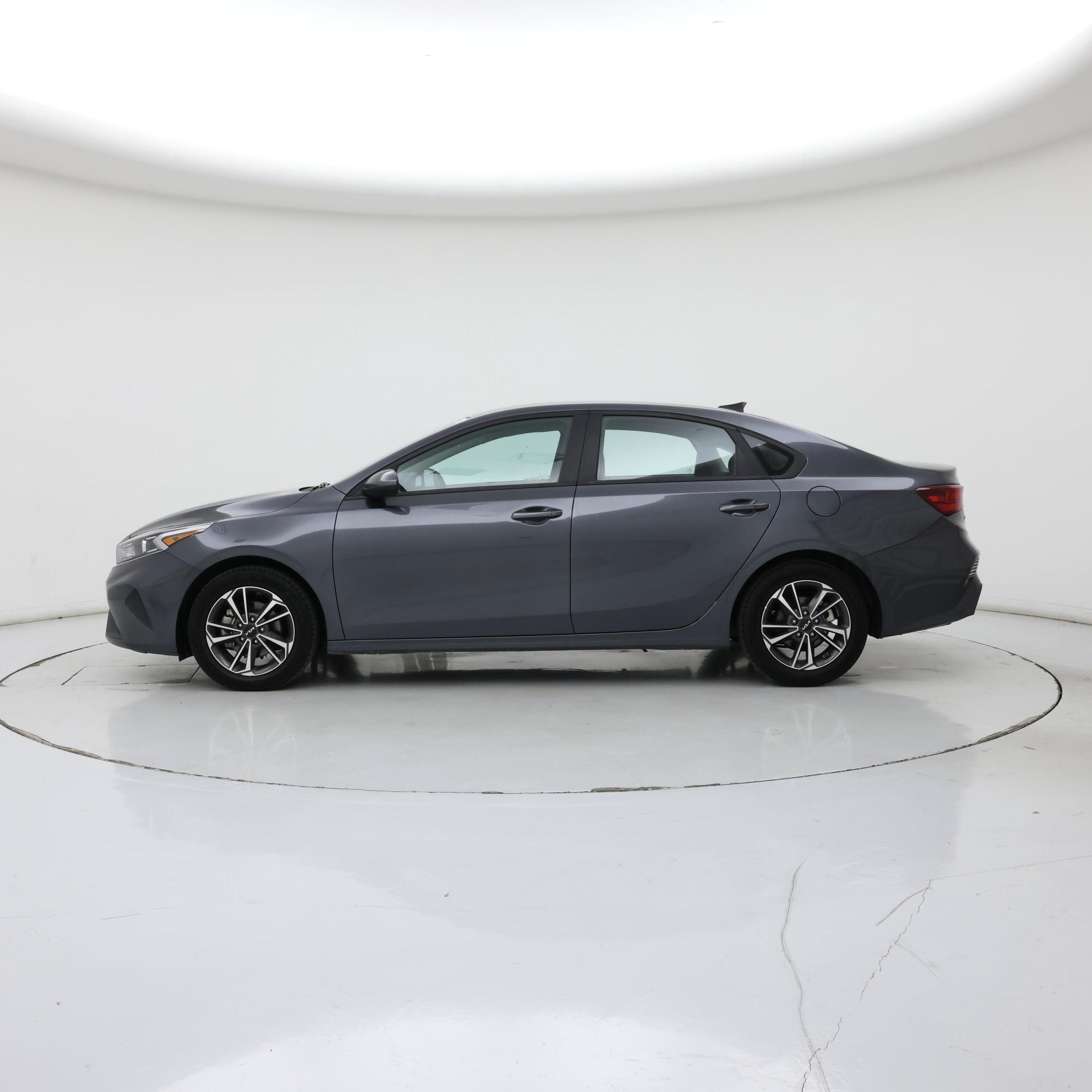 Thumbnail: 2023 Kia Forte - 3