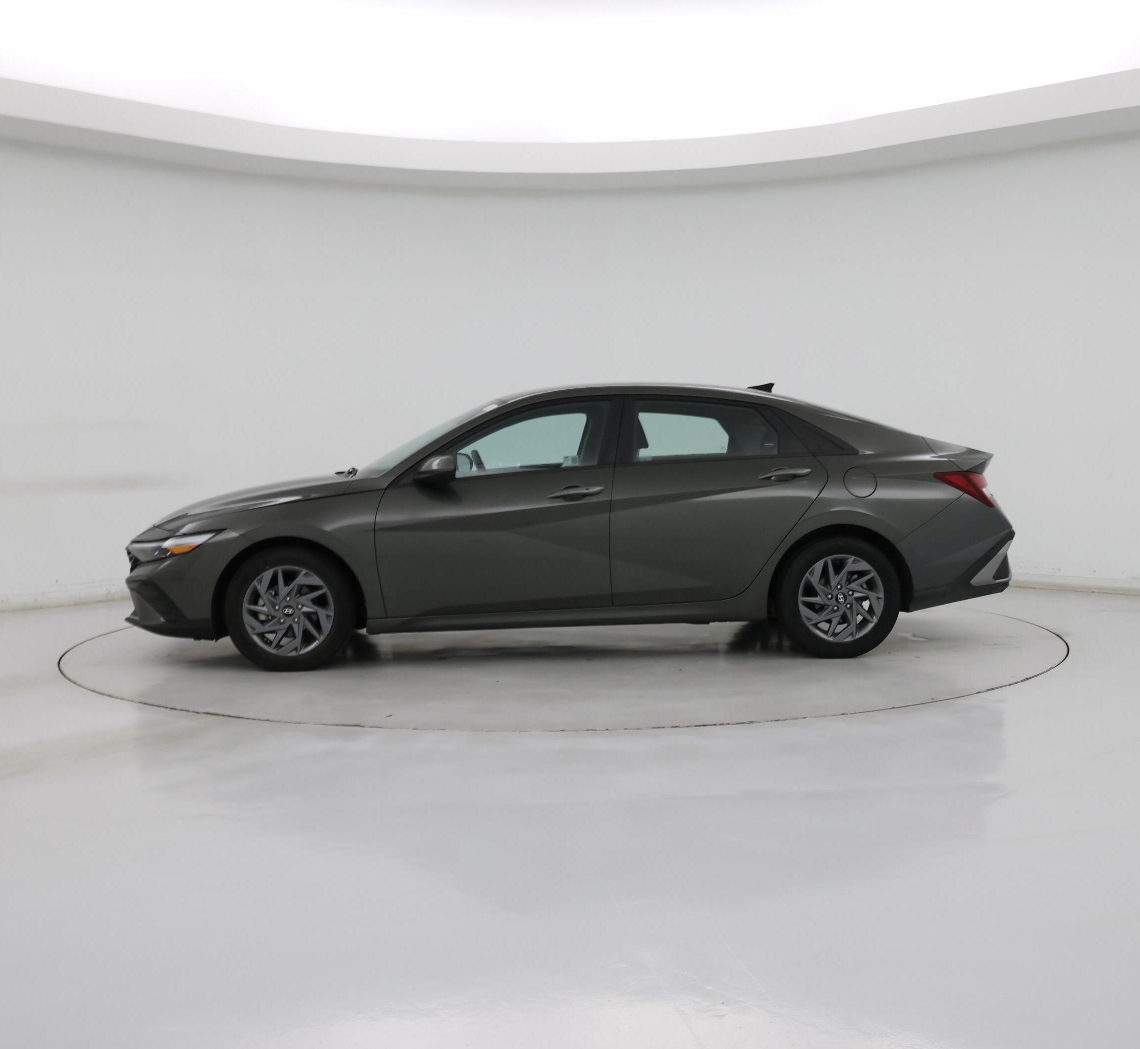 Thumbnail: 2024 Hyundai Elantra - 3