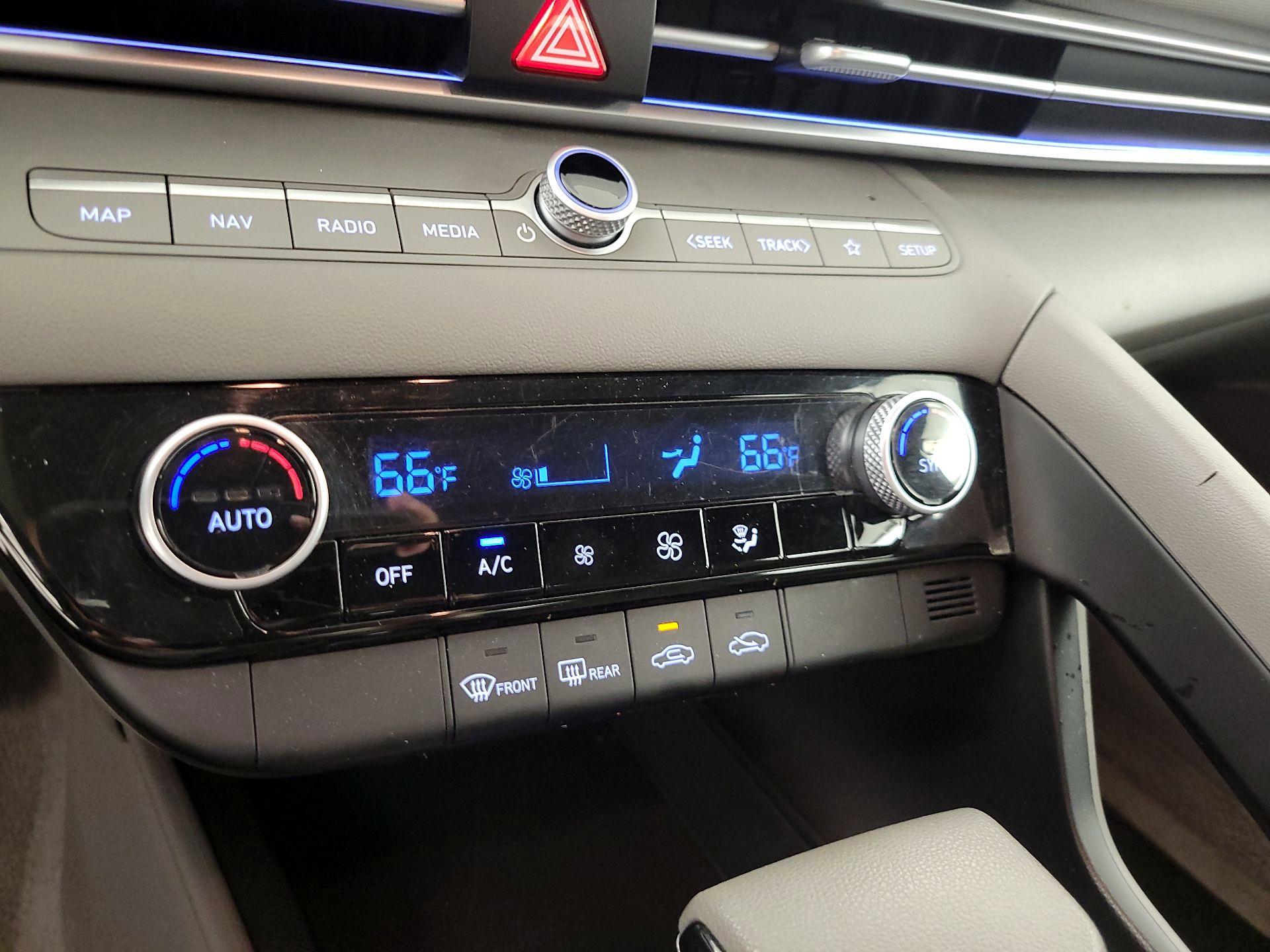 Thumbnail: 2024 Hyundai Elantra - 17