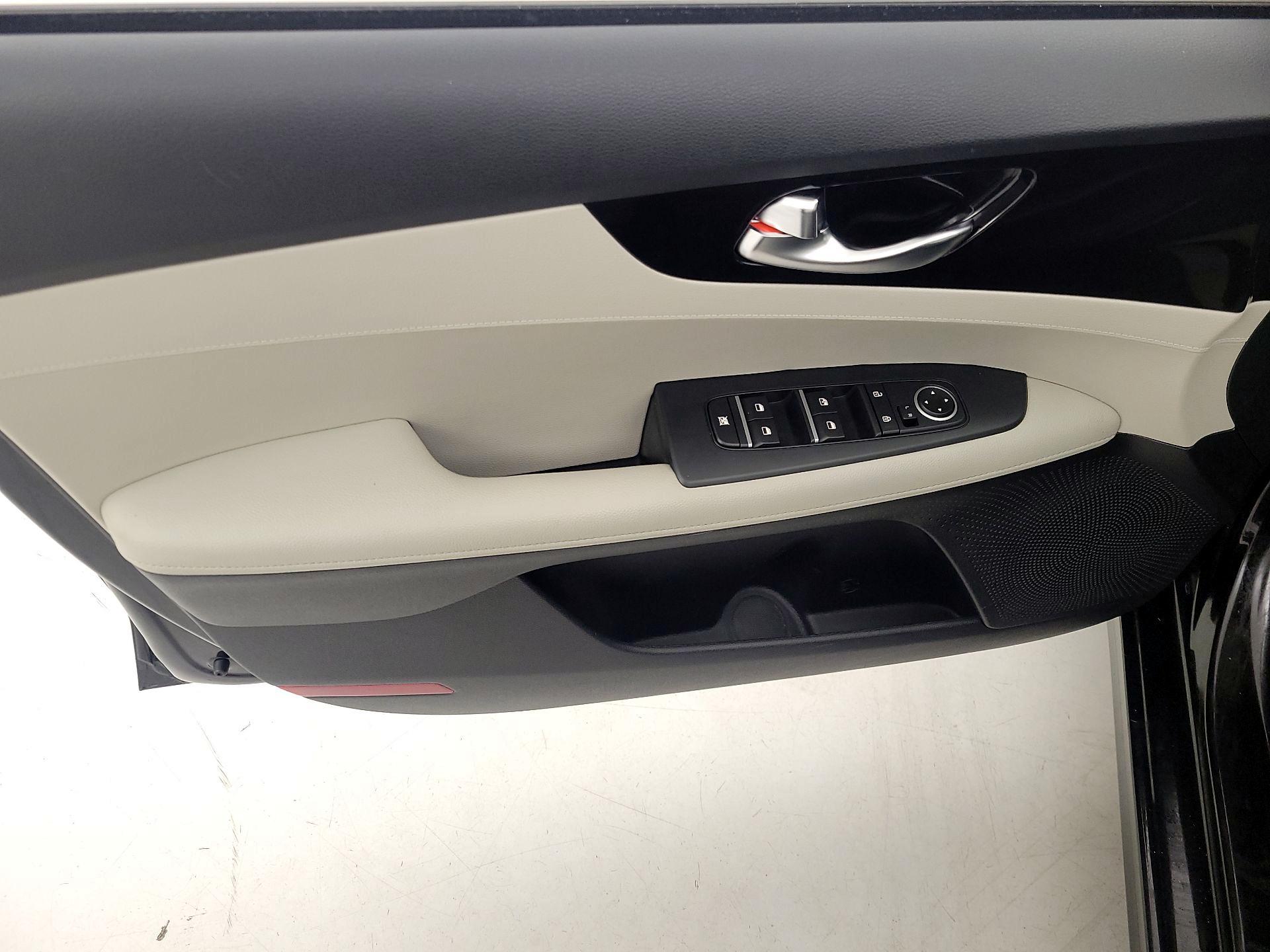 Thumbnail: 2020 Kia Forte - 12