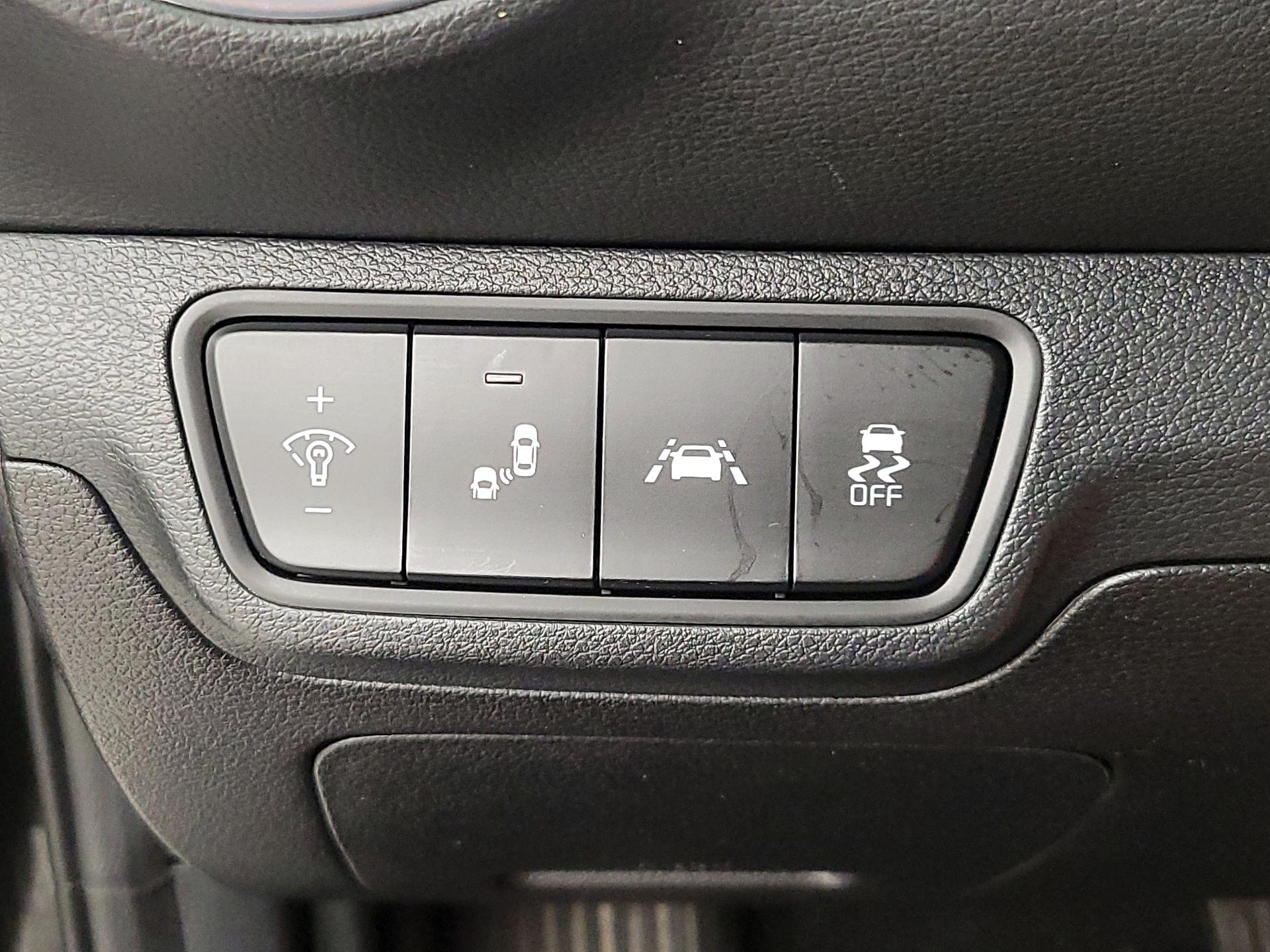 Thumbnail: 2020 Kia Forte - 13