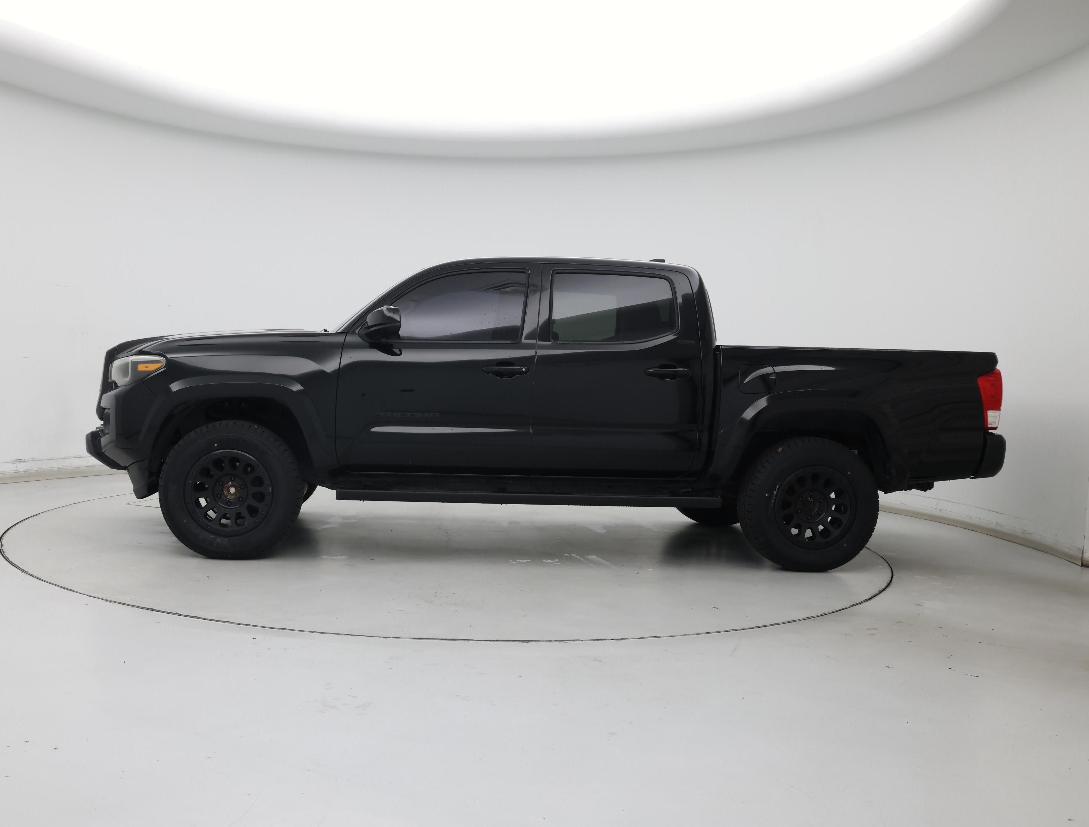 Thumbnail: 2017 Toyota Tacoma - 3