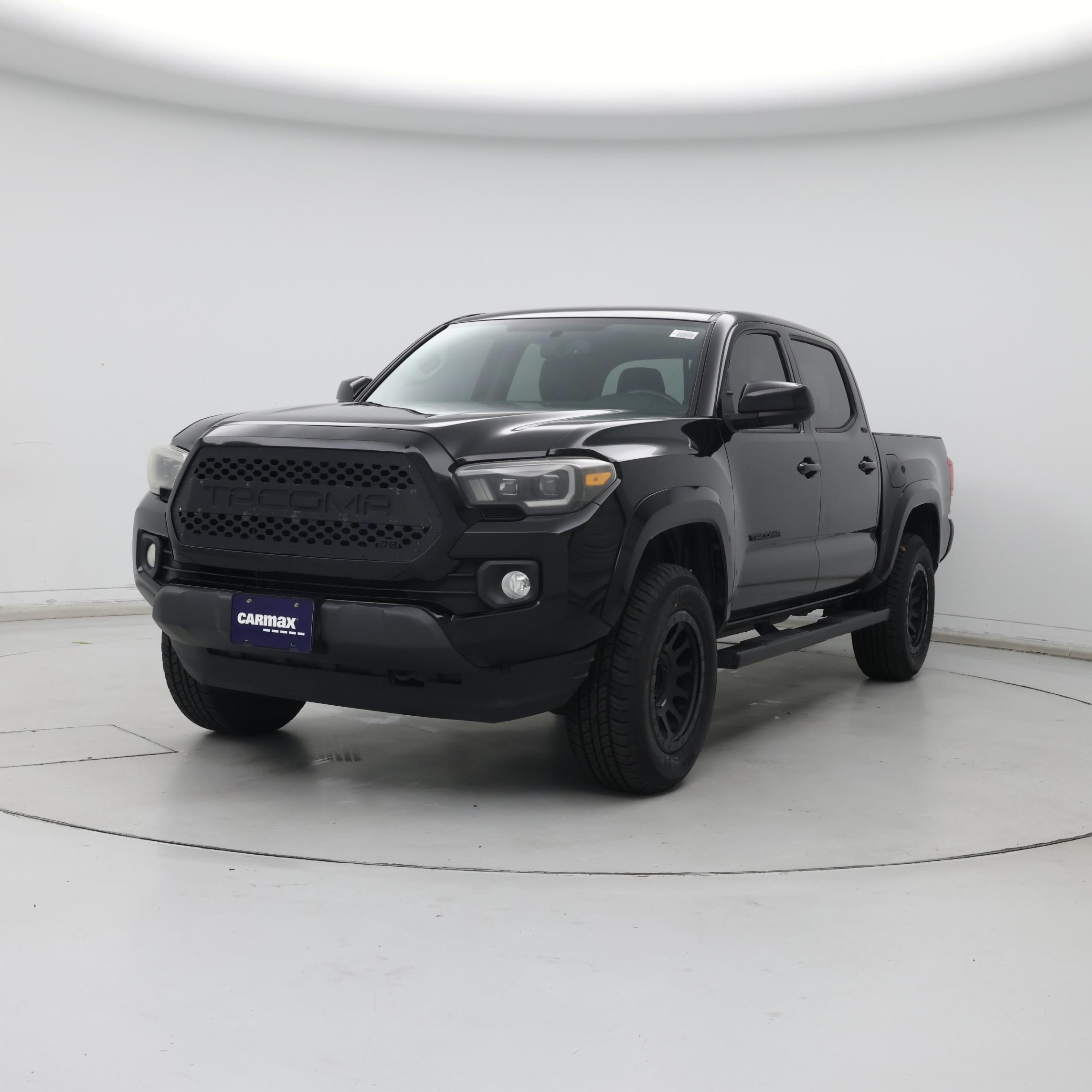 Thumbnail: 2017 Toyota Tacoma - 4