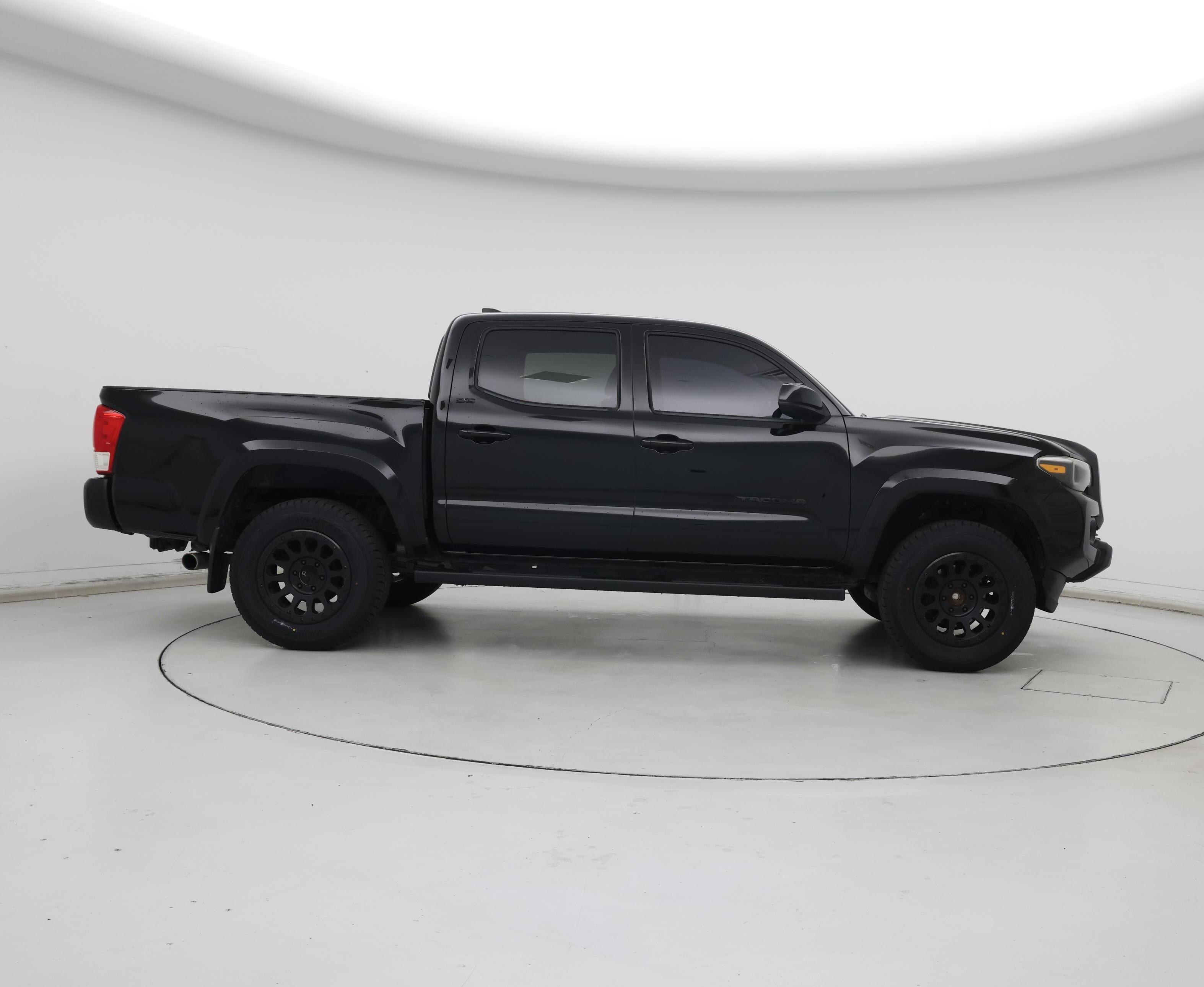 Thumbnail: 2017 Toyota Tacoma - 7