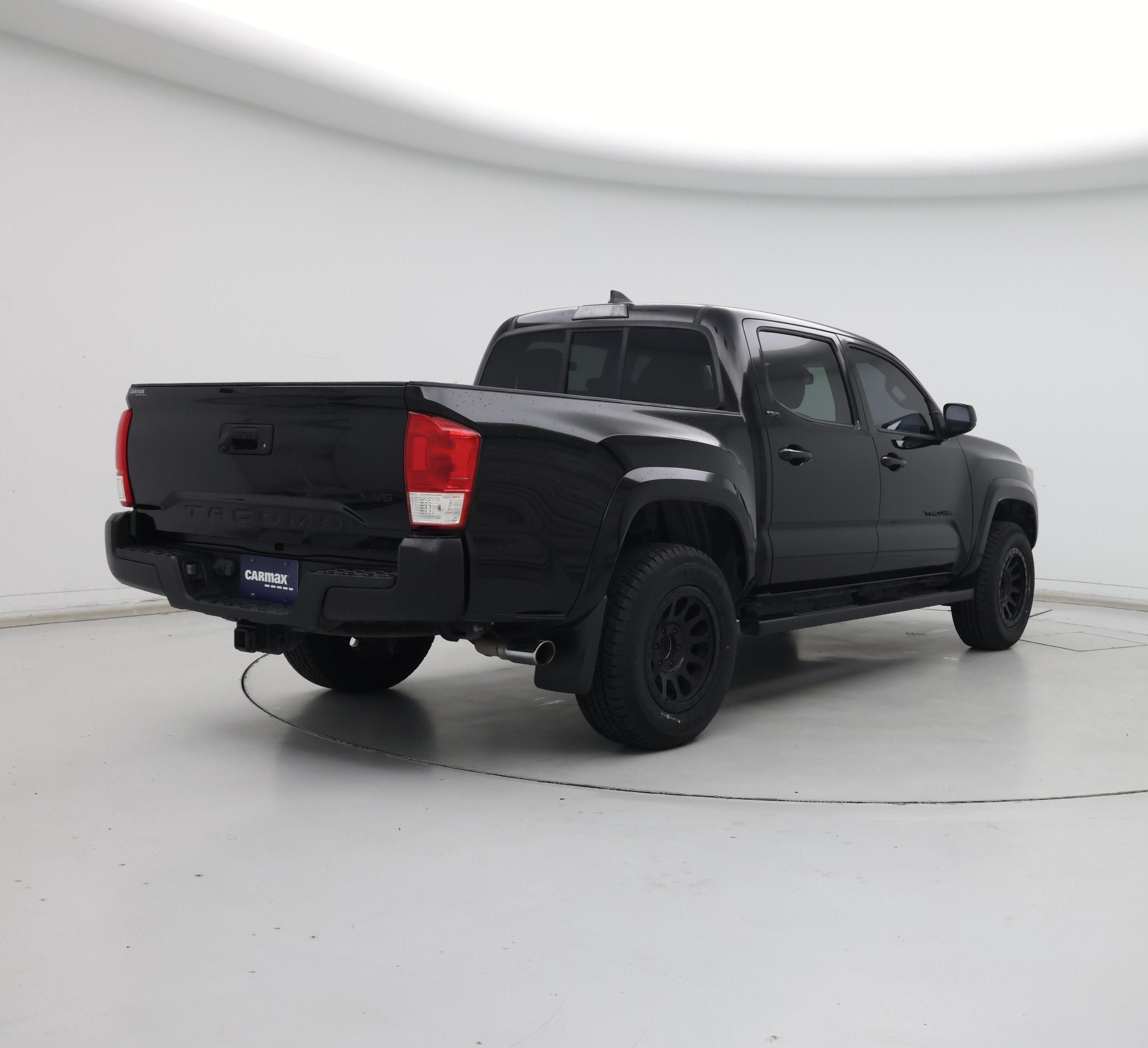 Thumbnail: 2017 Toyota Tacoma - 8