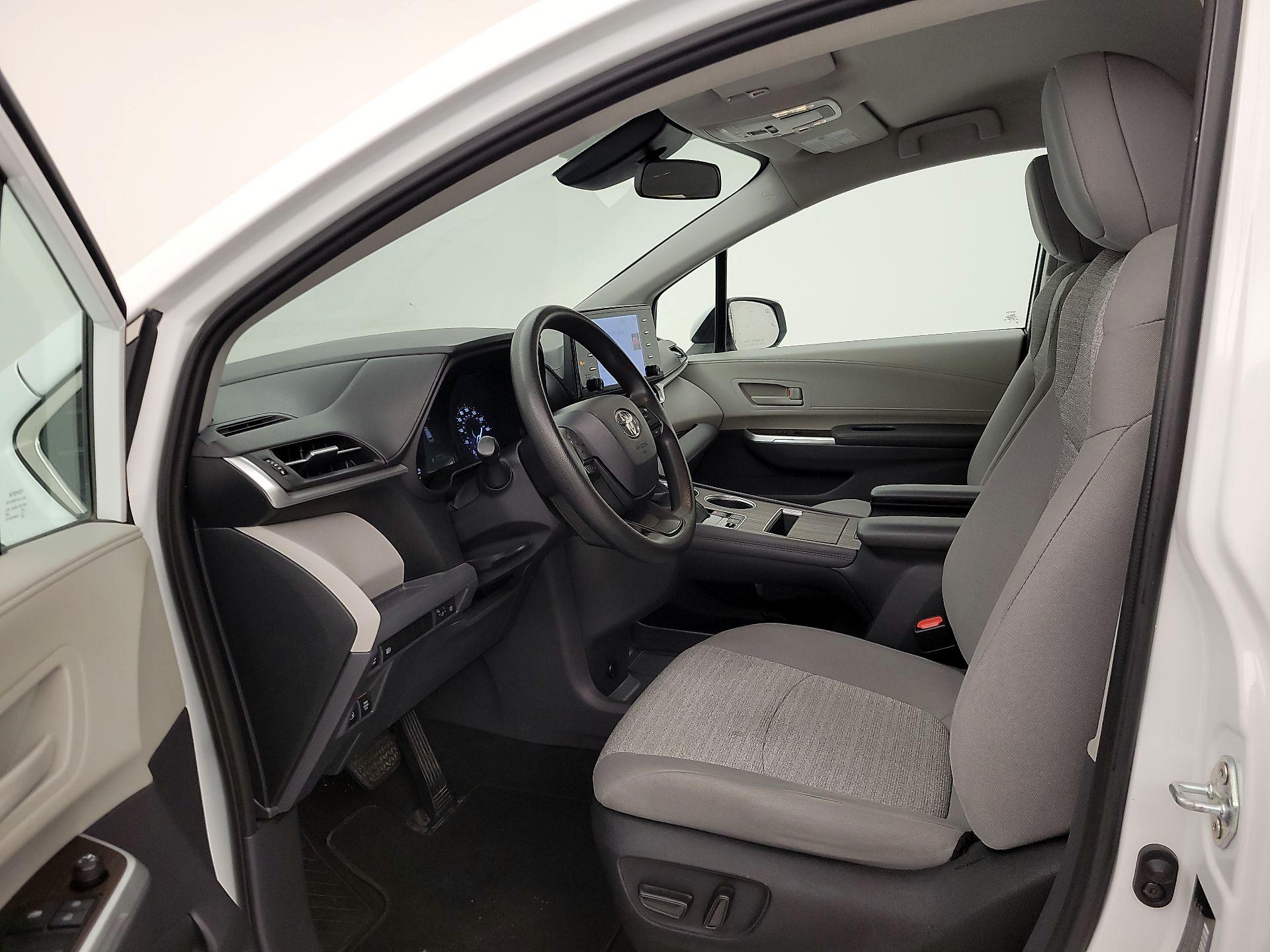 Thumbnail: 2022 Toyota Sienna - 11