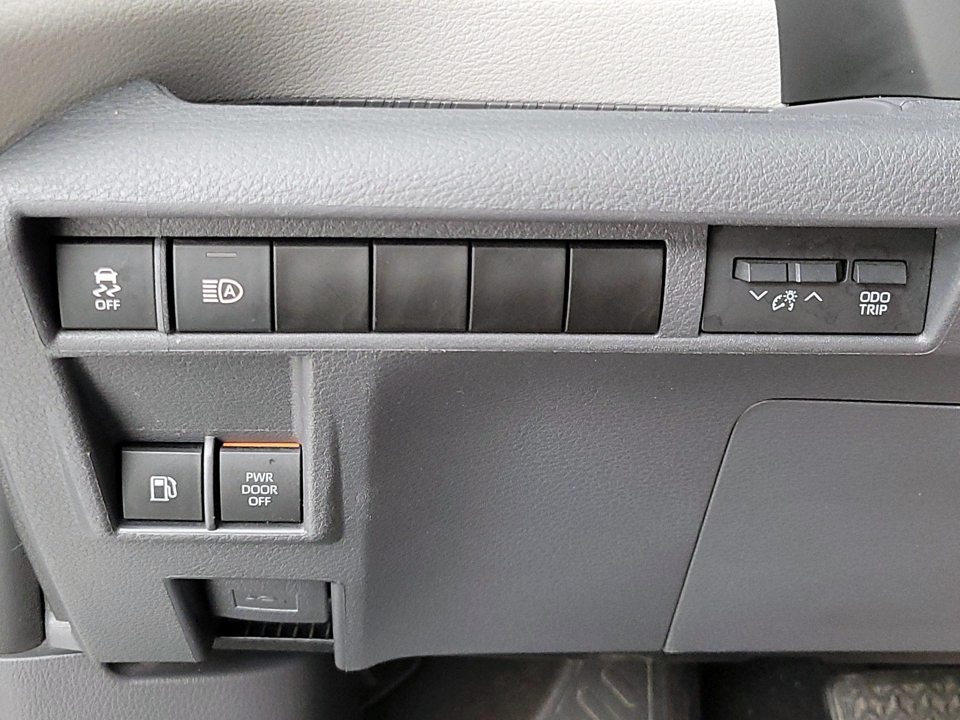 Thumbnail: 2022 Toyota Sienna - 13