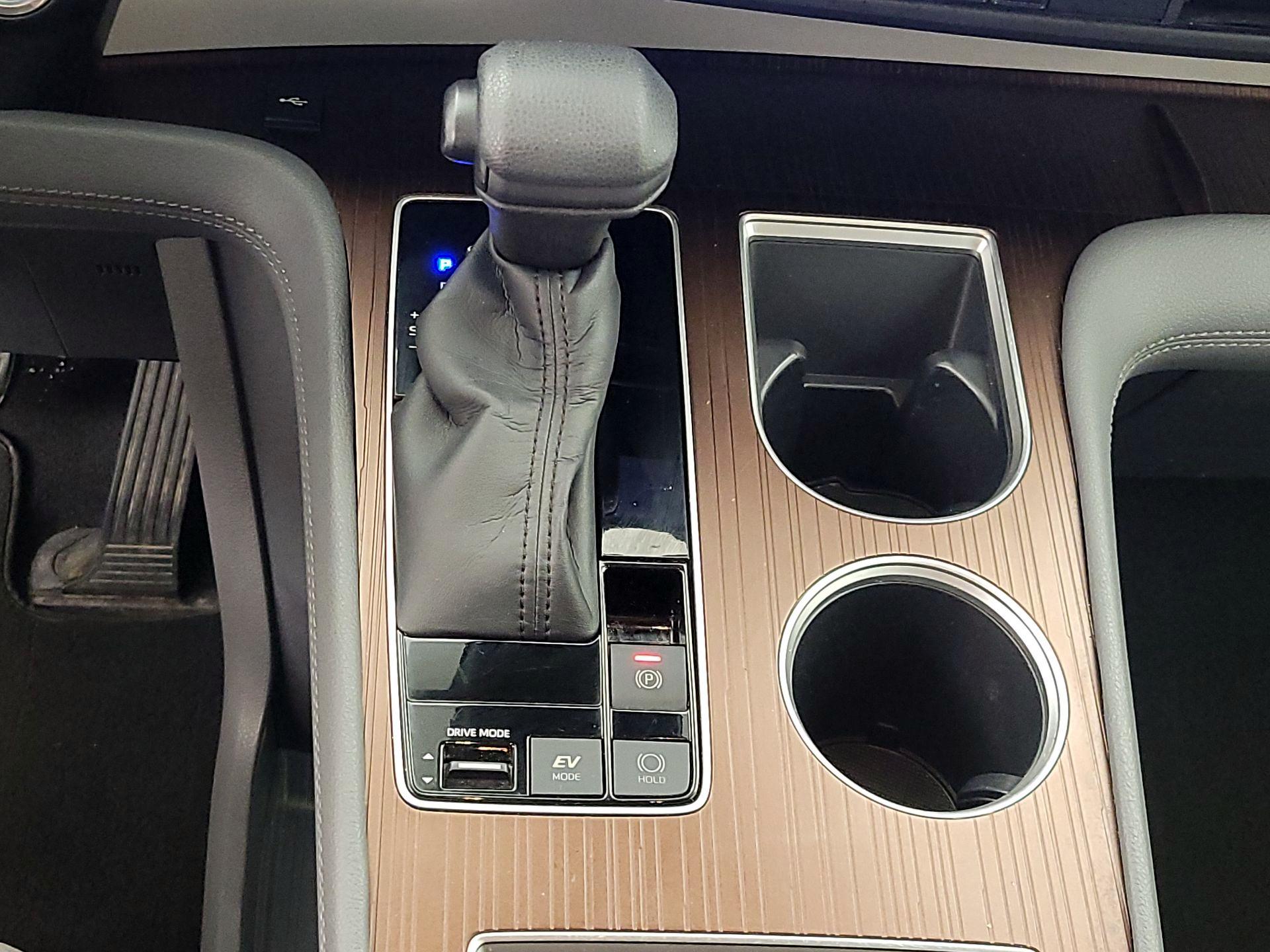 Thumbnail: 2022 Toyota Sienna - 17