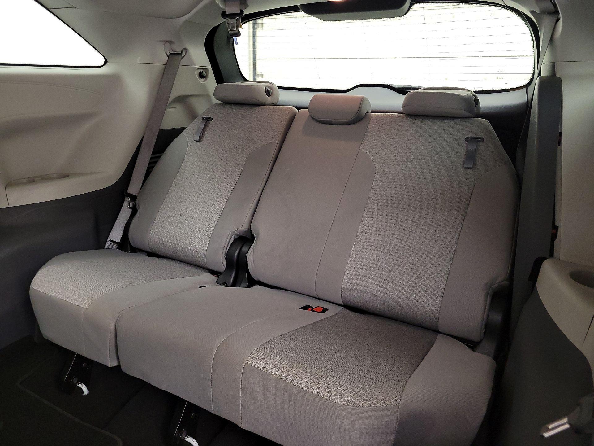 Thumbnail: 2022 Toyota Sienna - 20