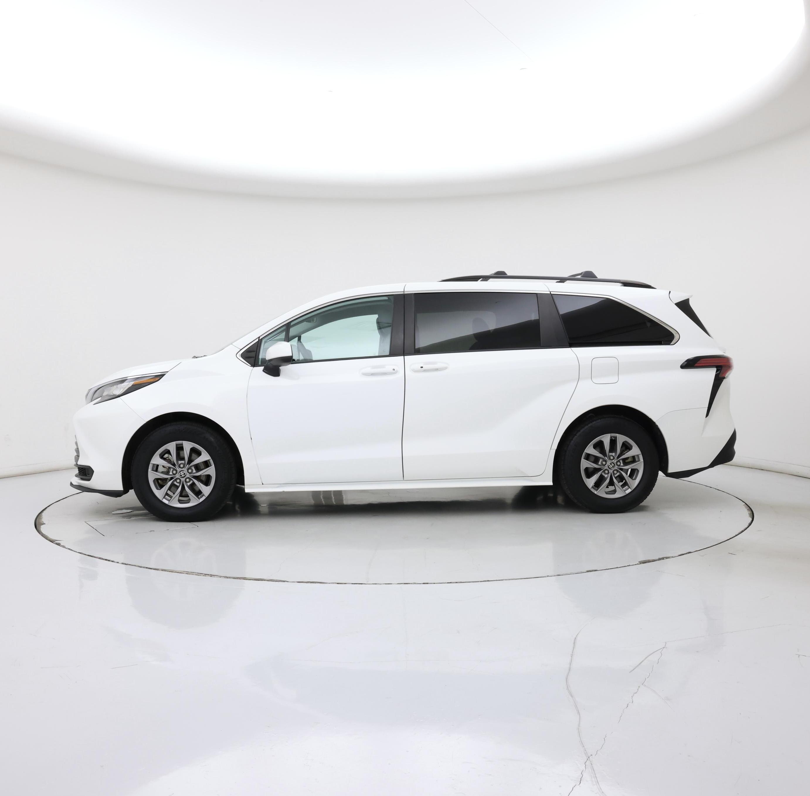 Thumbnail: 2022 Toyota Sienna - 3