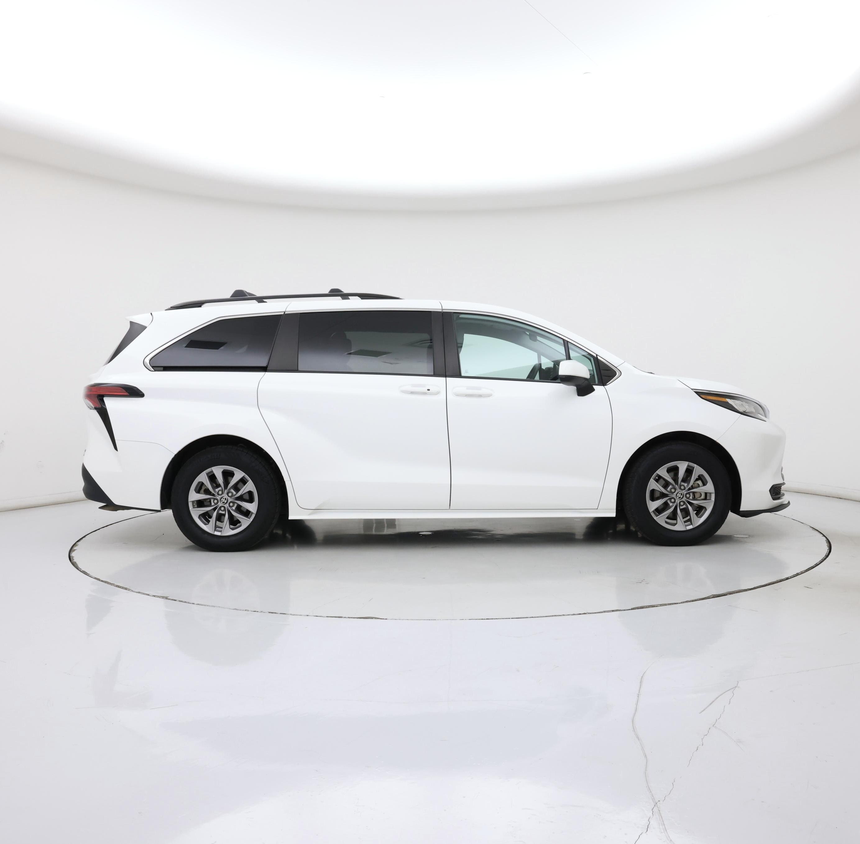 Thumbnail: 2022 Toyota Sienna - 7