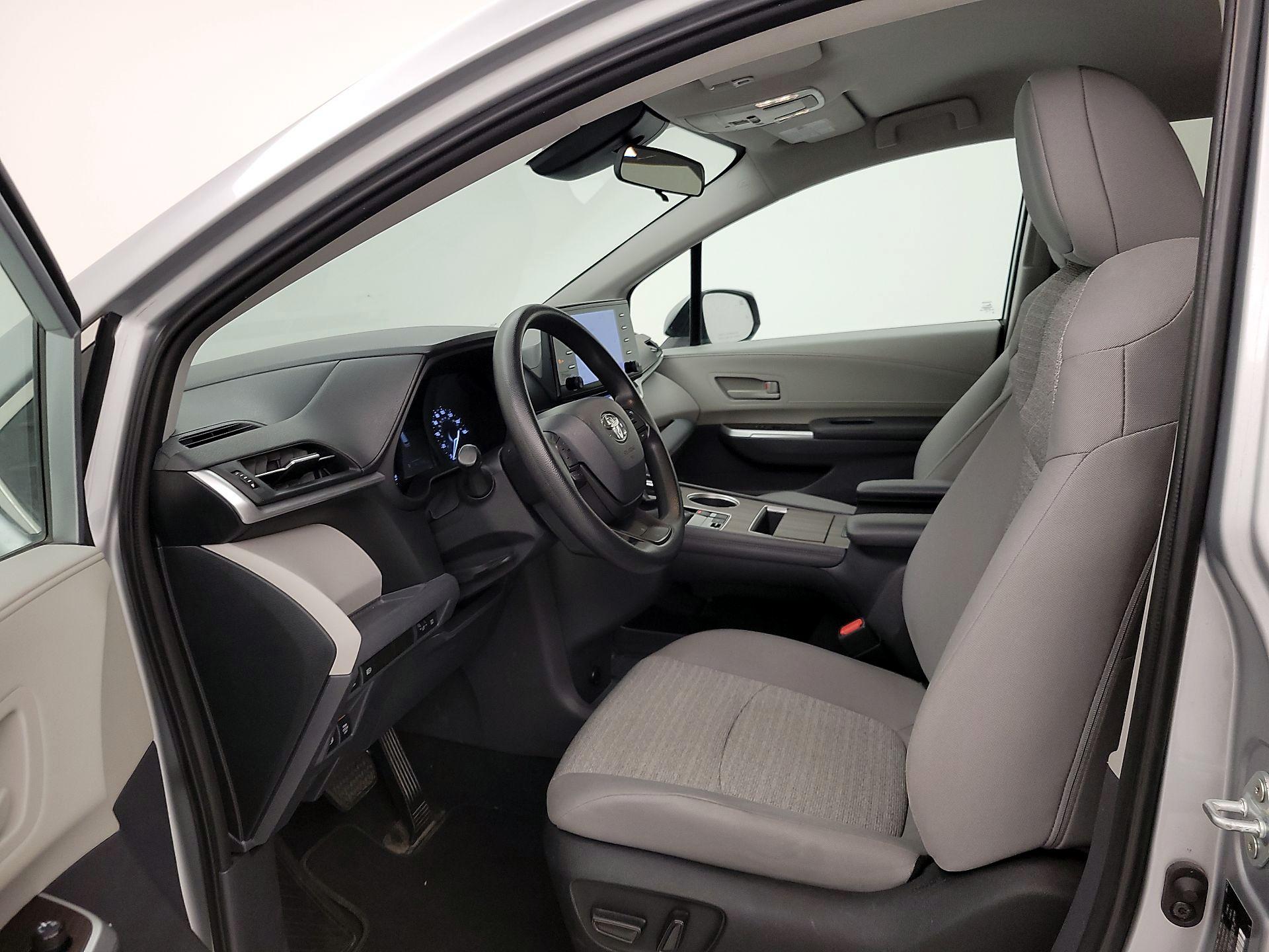 Thumbnail: 2022 Toyota Sienna - 11