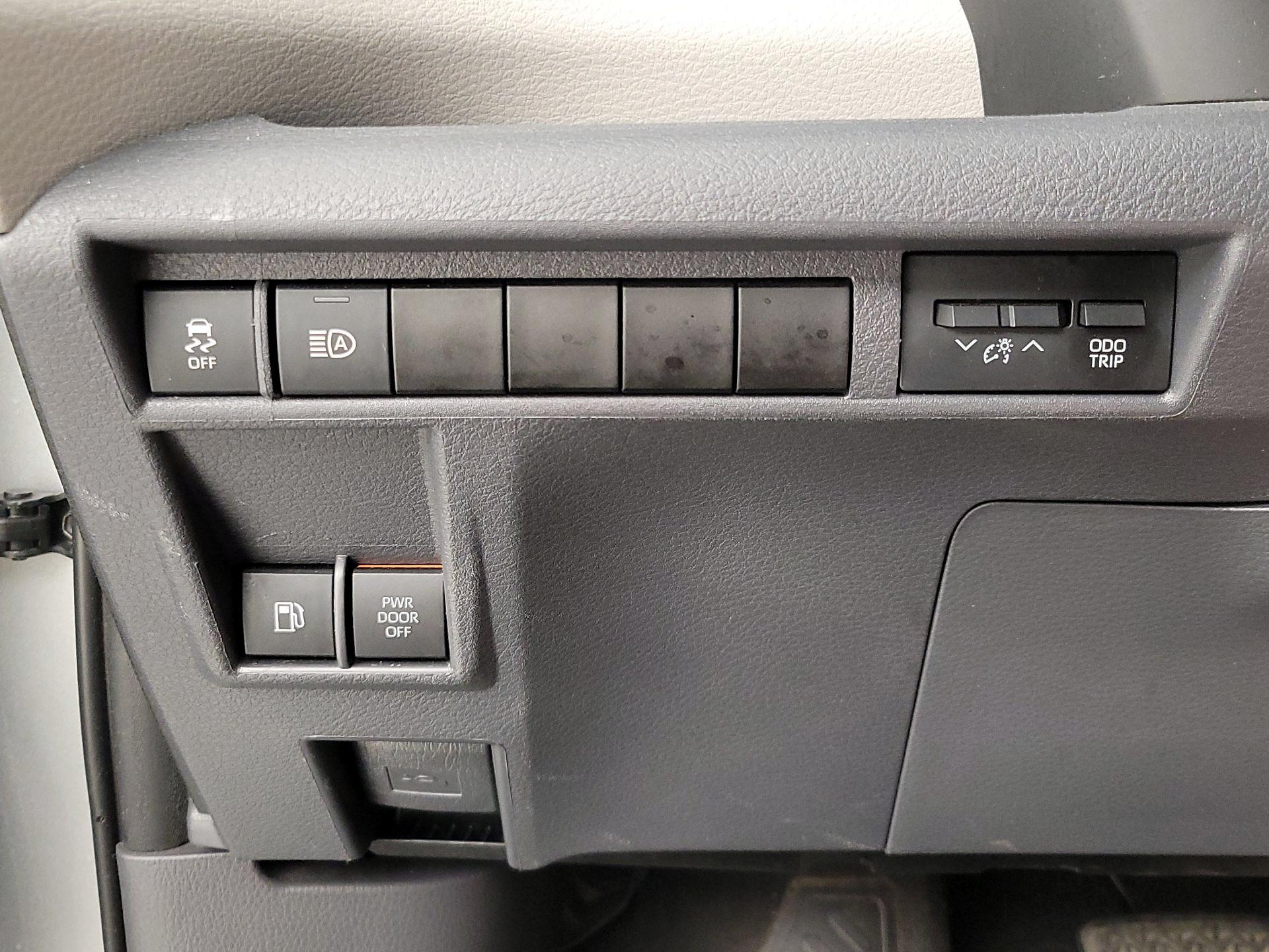 Thumbnail: 2022 Toyota Sienna - 13