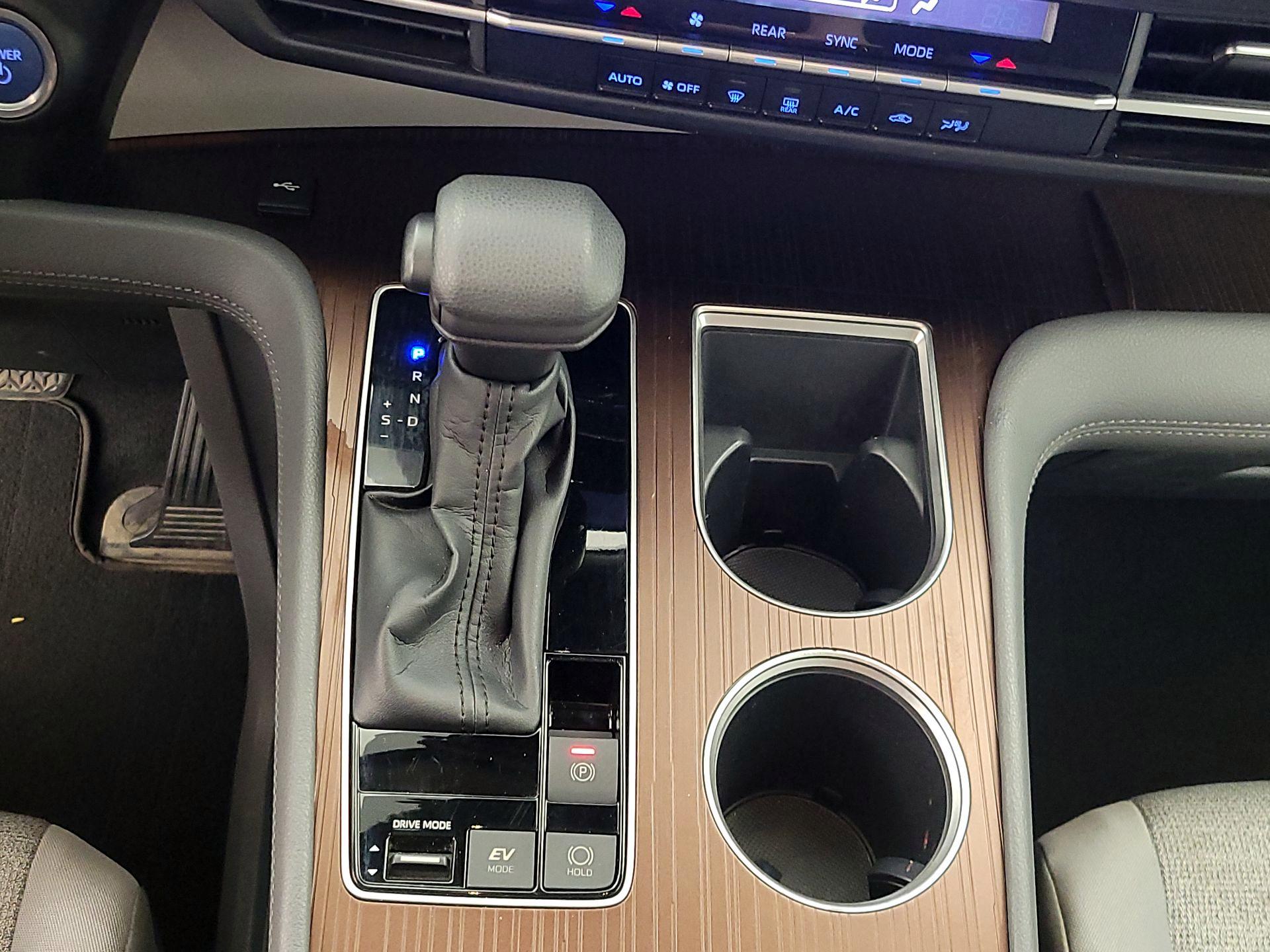 Thumbnail: 2022 Toyota Sienna - 17