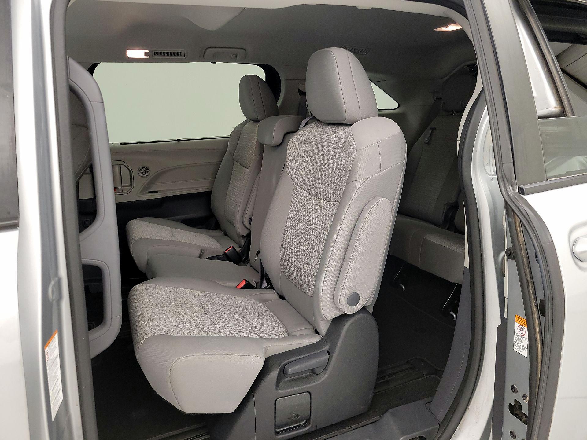Thumbnail: 2022 Toyota Sienna - 19