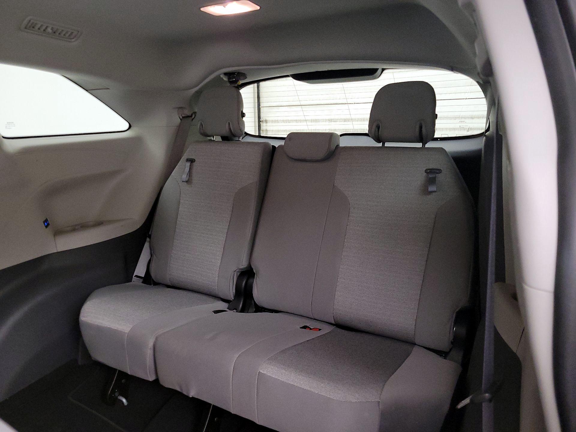 Thumbnail: 2022 Toyota Sienna - 20