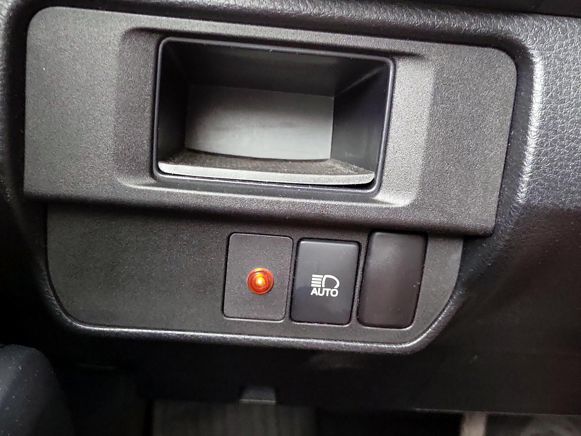 Thumbnail: 2018 Toyota Tacoma - 13