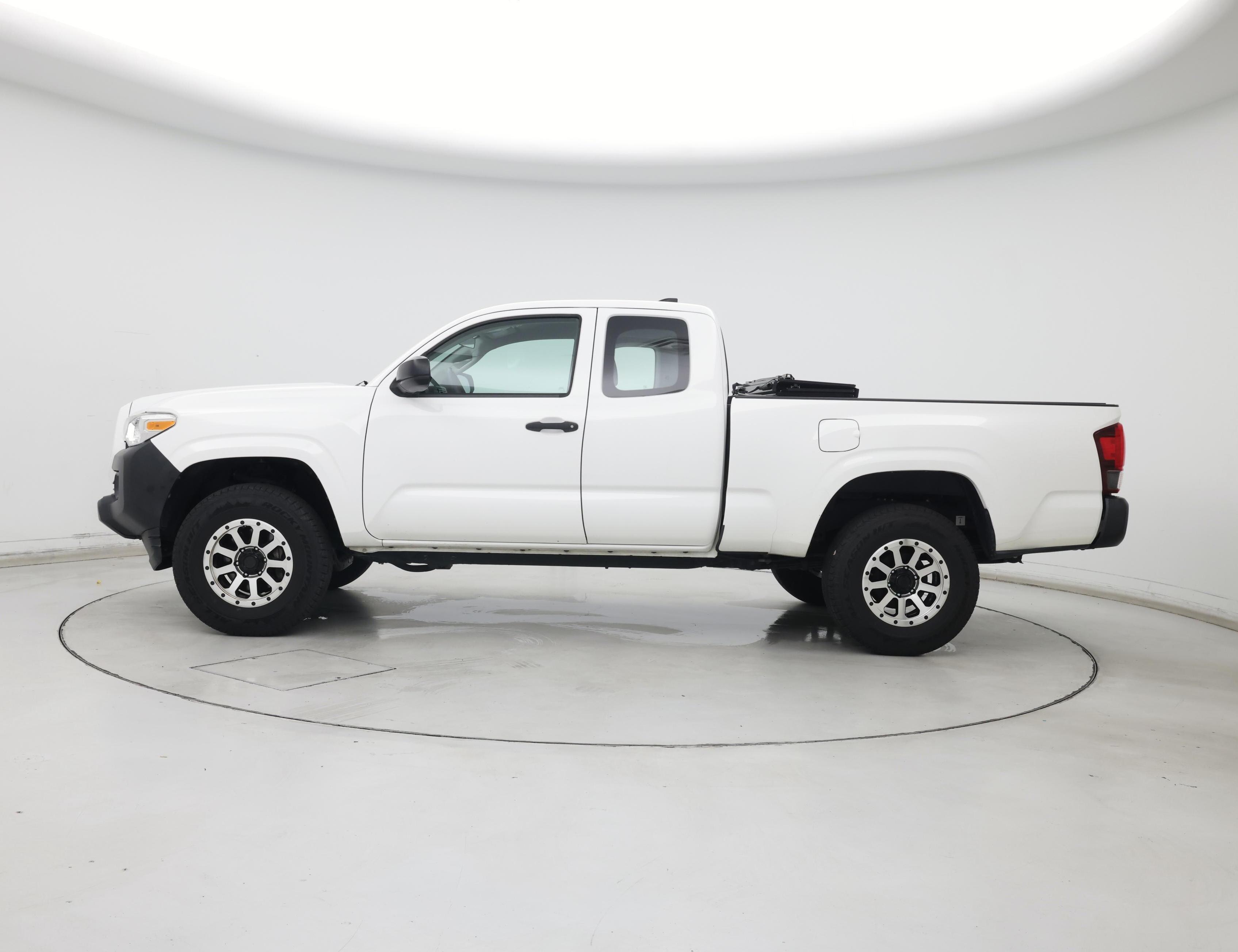 Thumbnail: 2018 Toyota Tacoma - 3