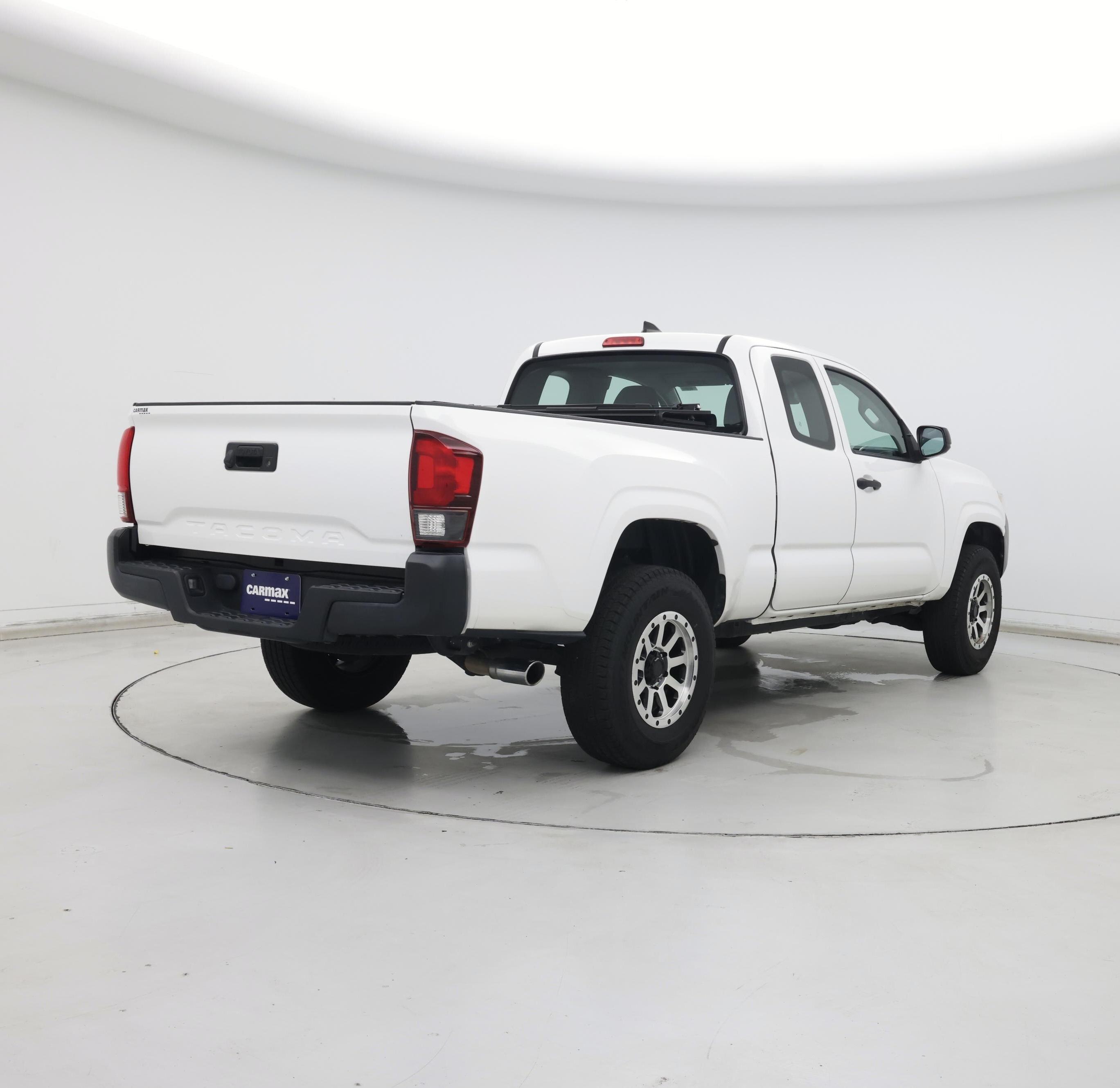 Thumbnail: 2018 Toyota Tacoma - 8