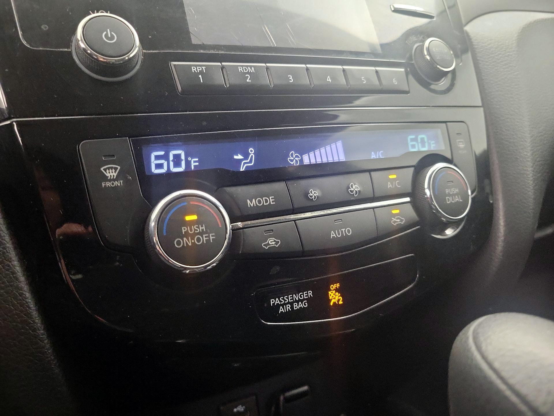 Thumbnail: 2014 Nissan Rogue - 16