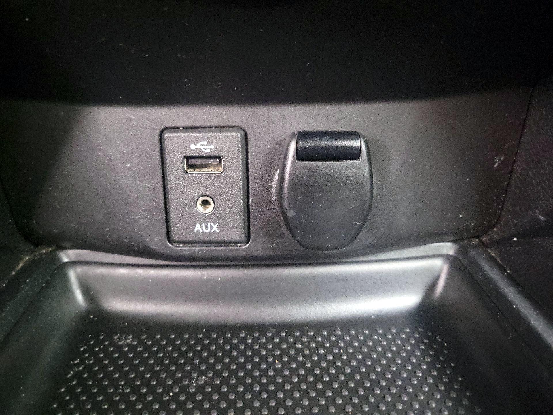 Thumbnail: 2014 Nissan Rogue - 18