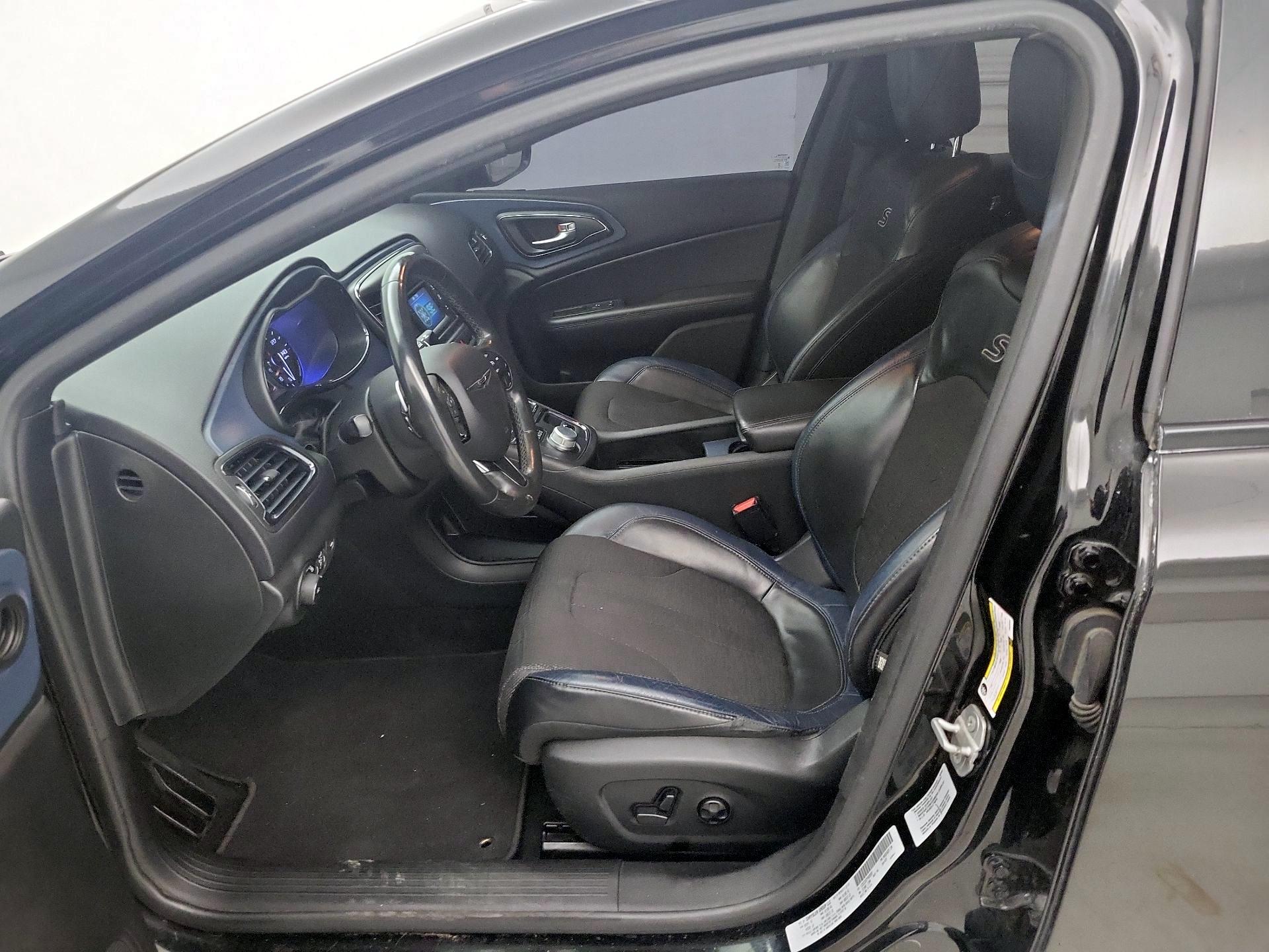 Thumbnail: 2015 Chrysler 200 - 9