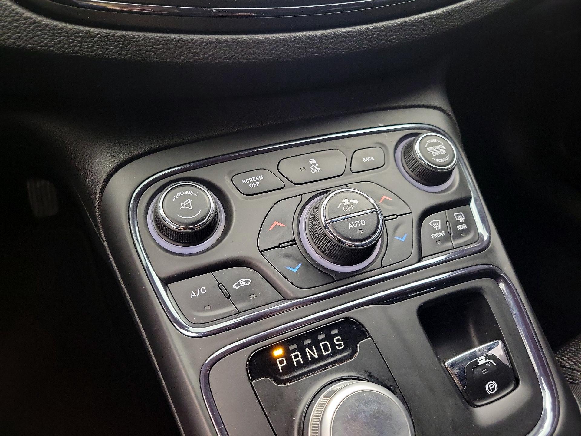 Thumbnail: 2015 Chrysler 200 - 15