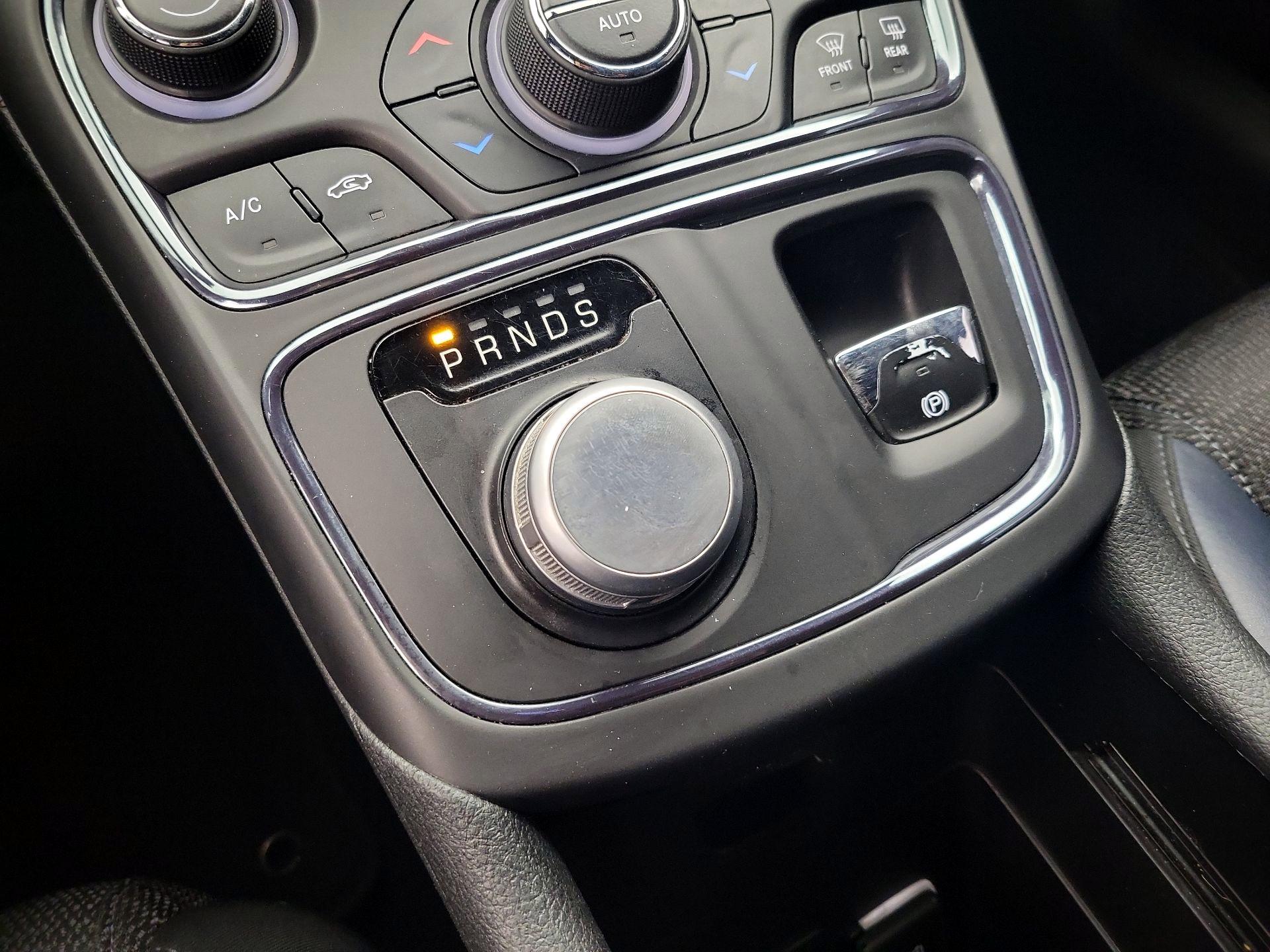 Thumbnail: 2015 Chrysler 200 - 16