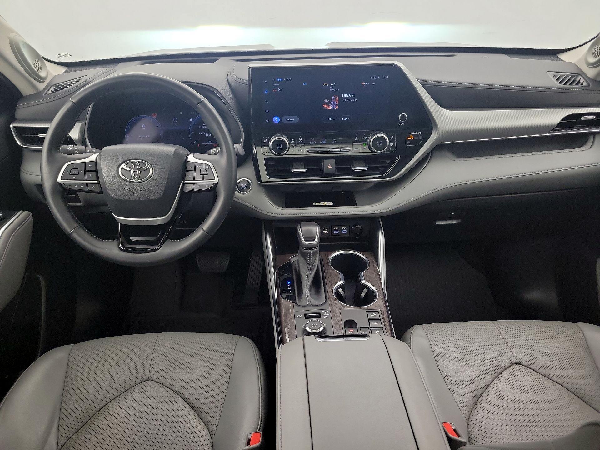 Thumbnail: 2023 Toyota Highlander - 9