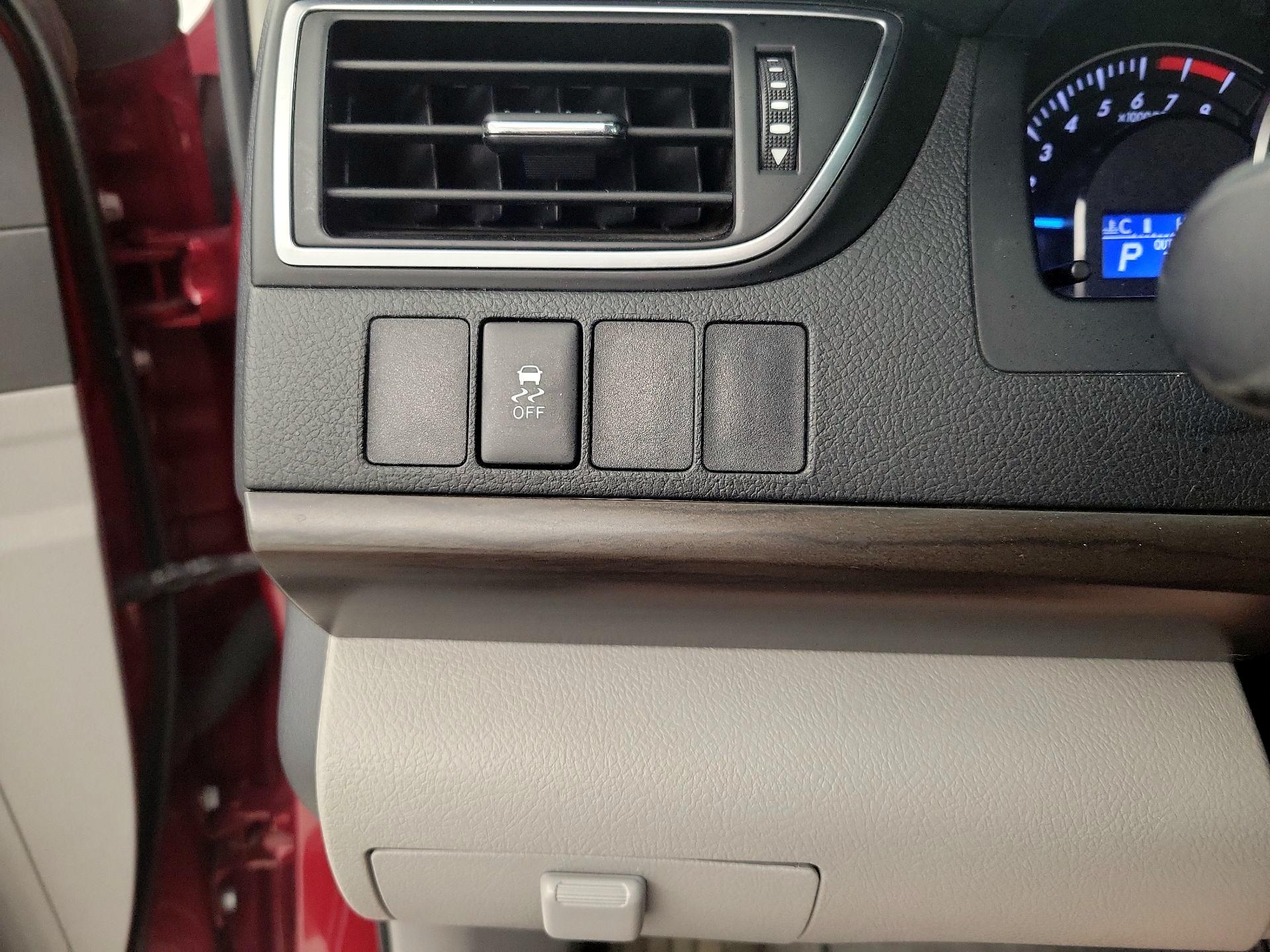 Thumbnail: 2015 Toyota Camry - 13