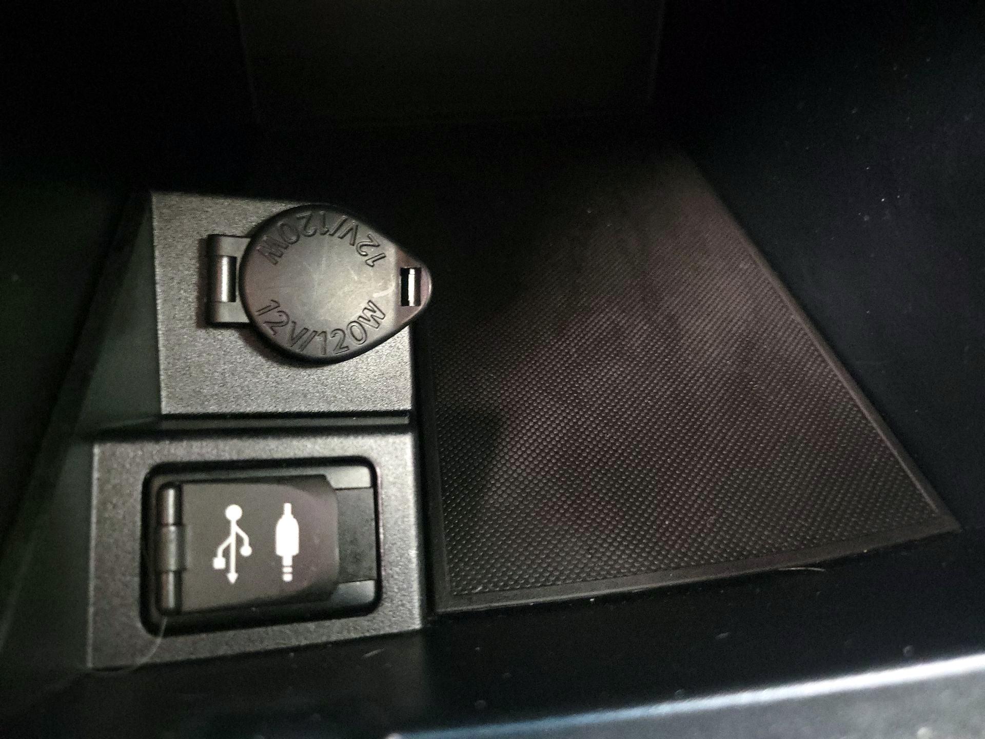 Thumbnail: 2015 Toyota Camry - 18