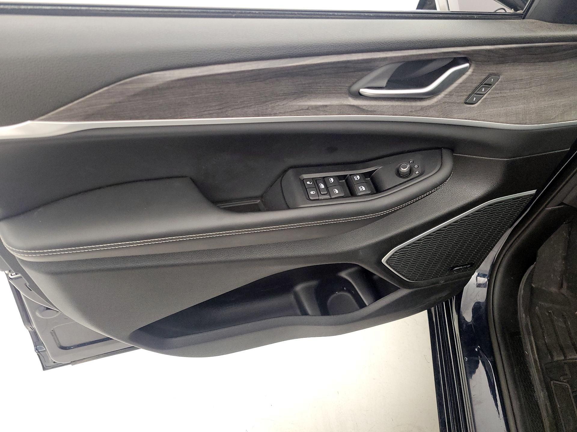Thumbnail: 2023 Jeep Grand Cherokee - 12
