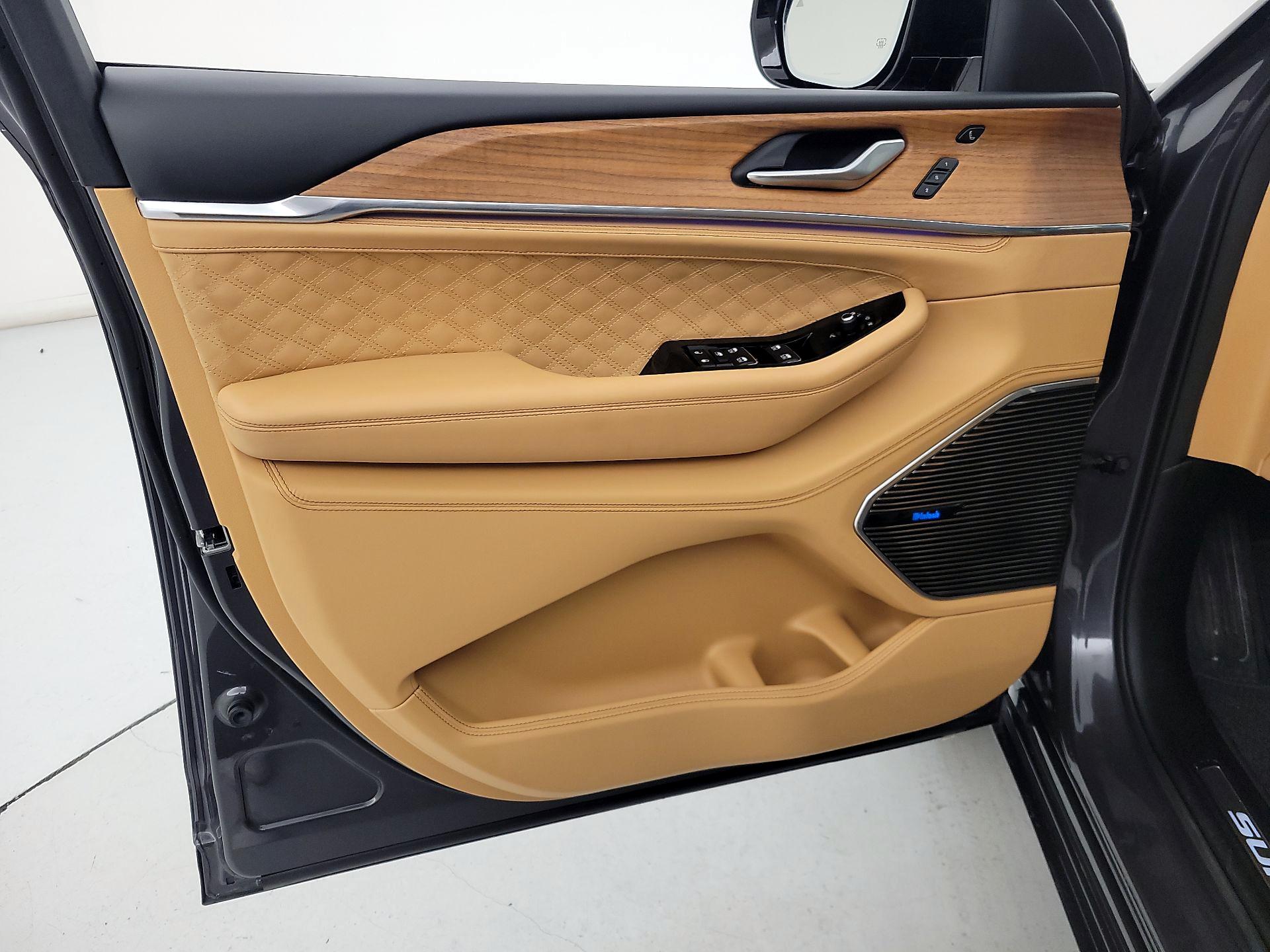 Thumbnail: 2022 Jeep Grand Cherokee L - 12